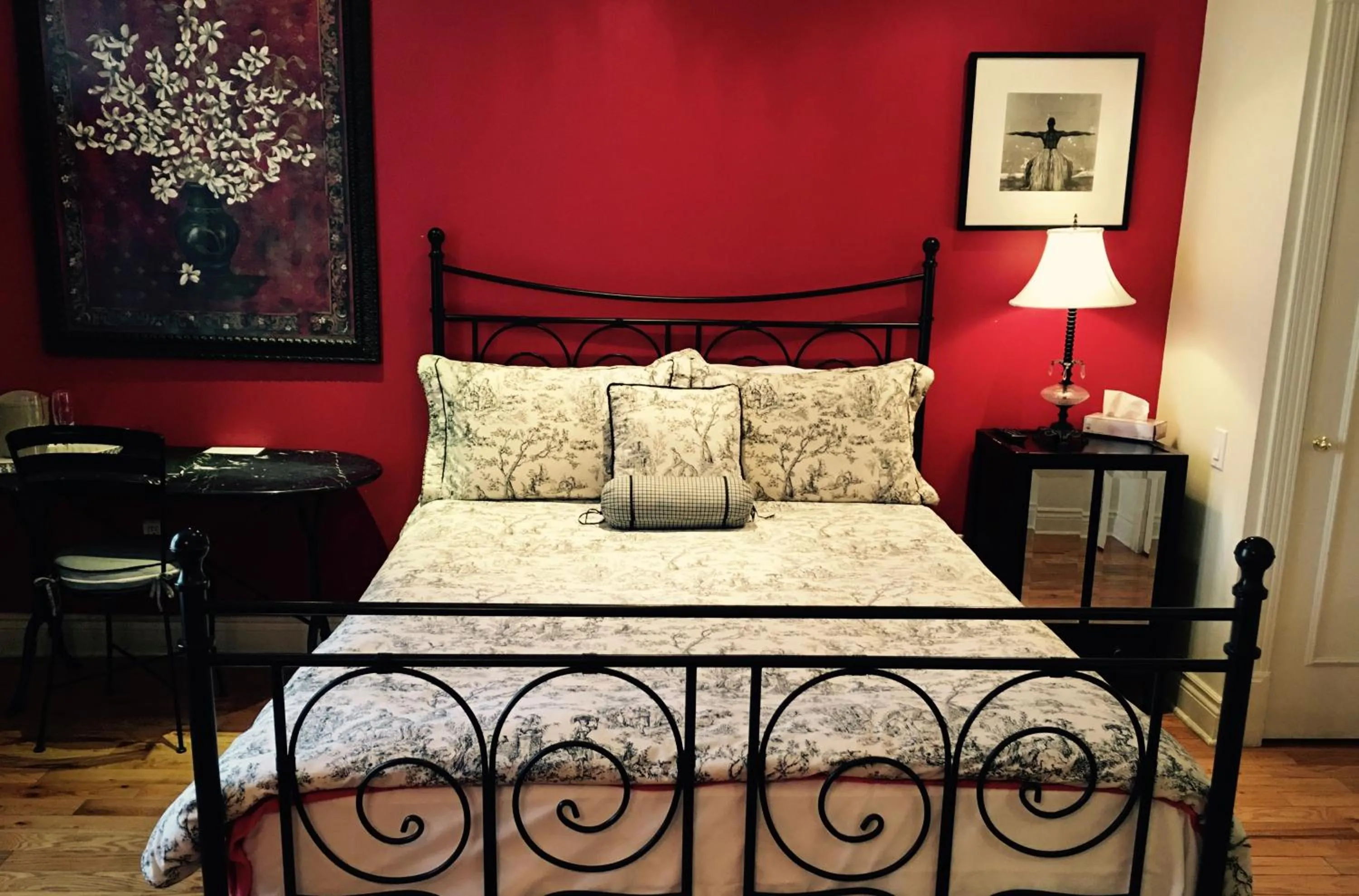 Bed in Manoir Sherbrooke