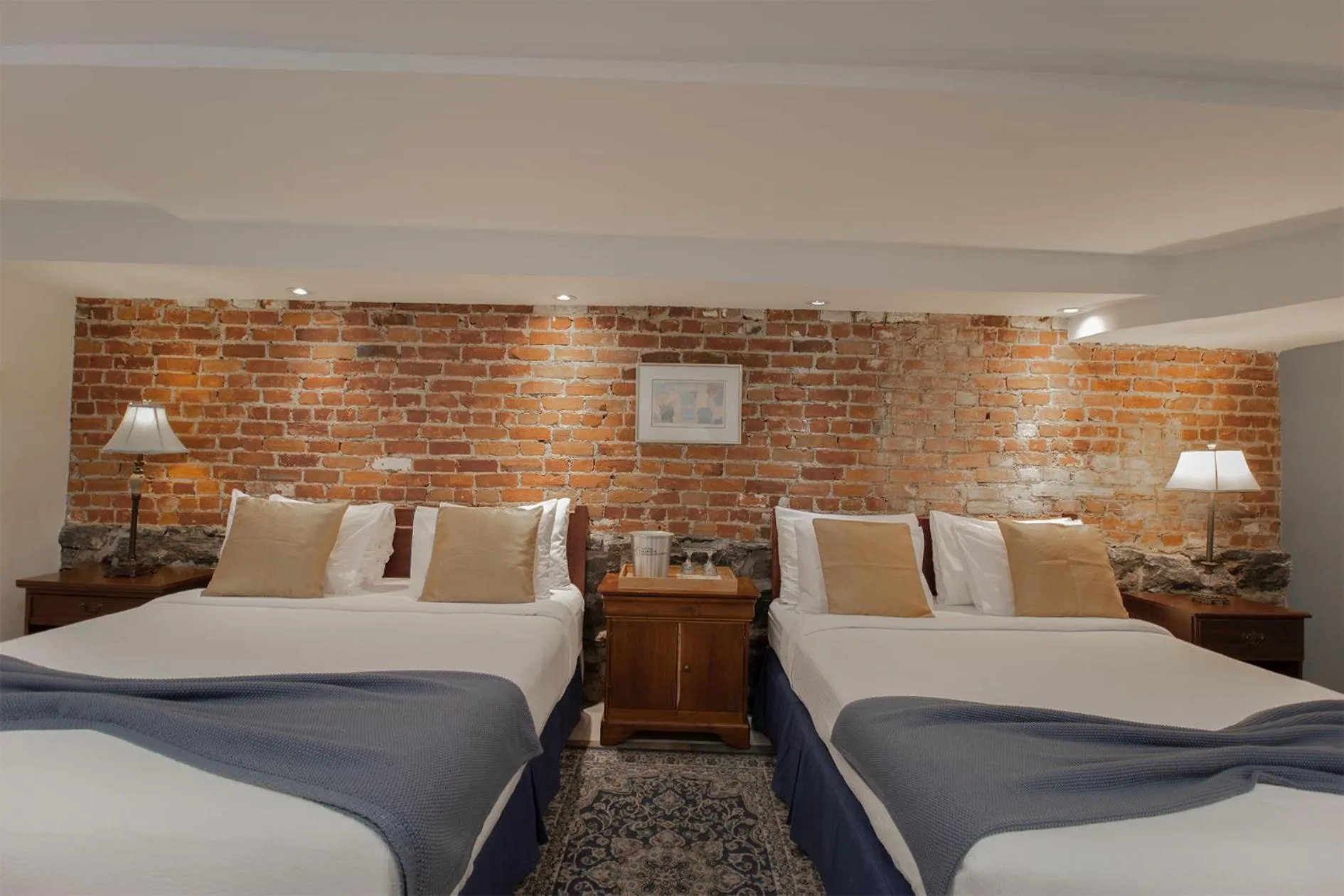 Bed in Manoir Sherbrooke