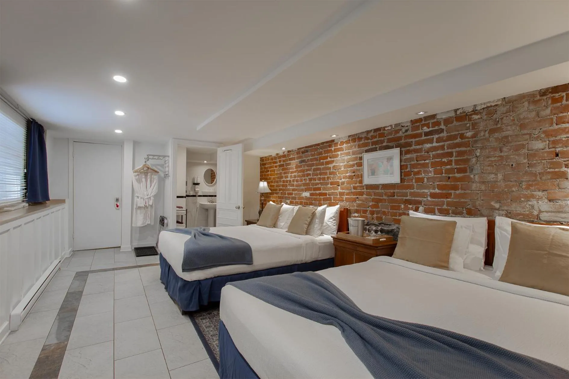 Bed in Manoir Sherbrooke