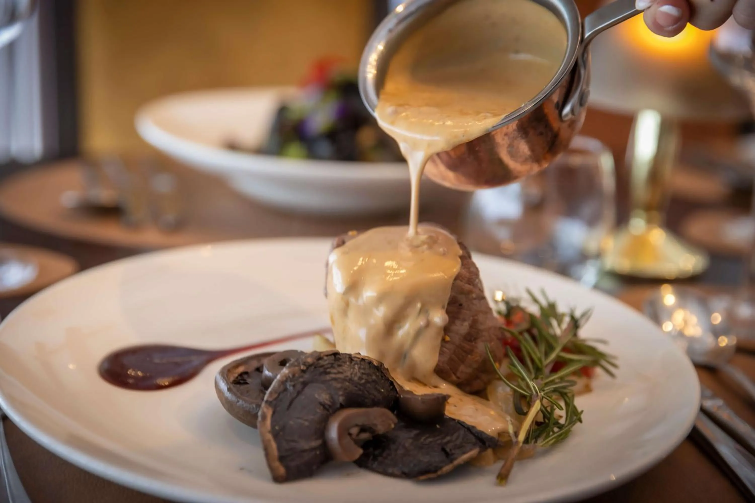 Restaurant/places to eat in Court Yard Hotel