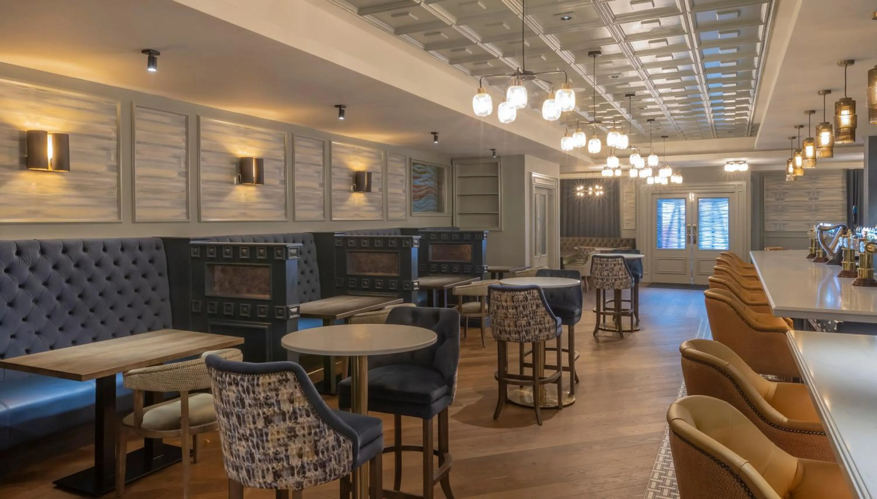 Lounge or bar in Bracken Court Hotel