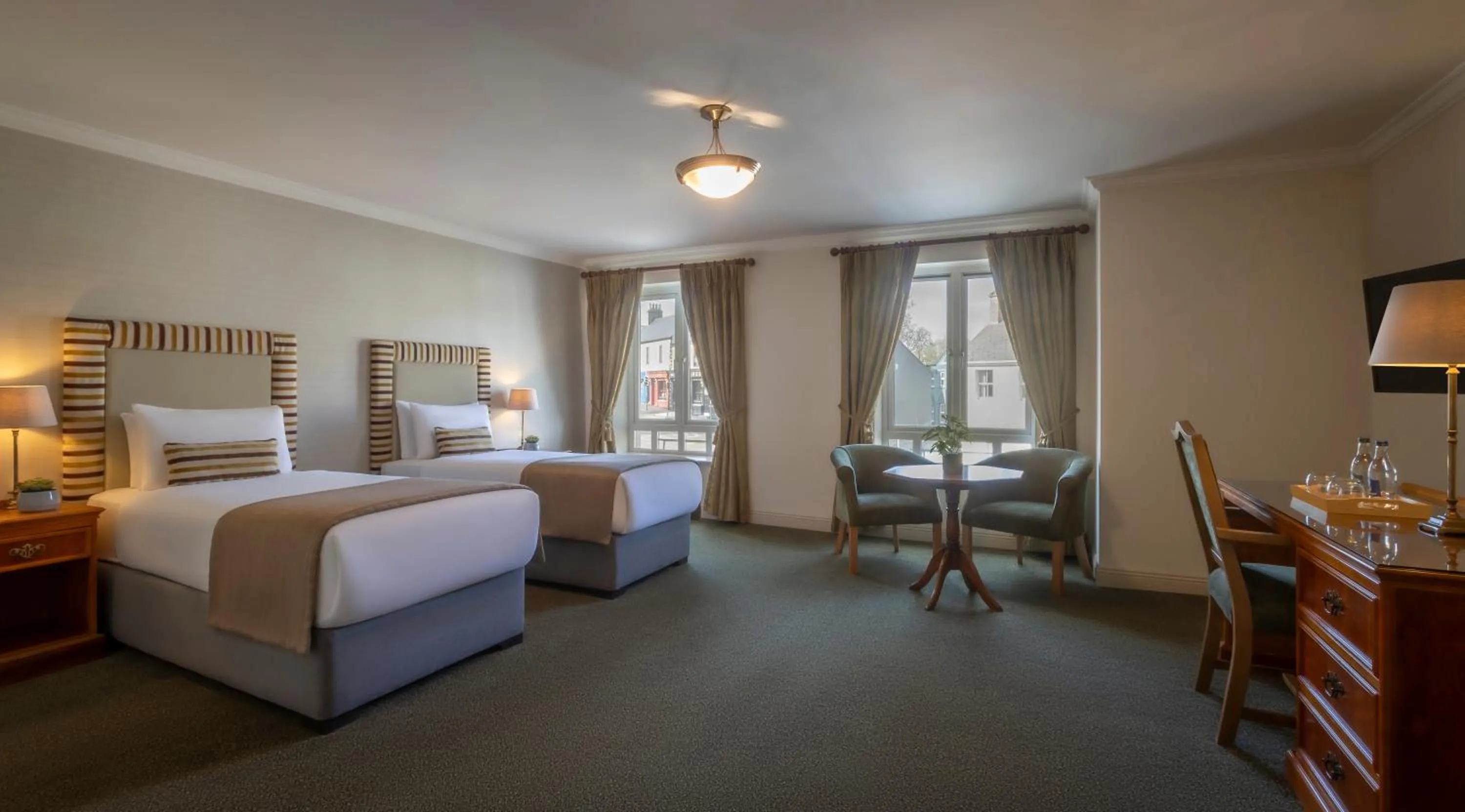 Photo of the whole room, Bed in Bracken Court Hotel