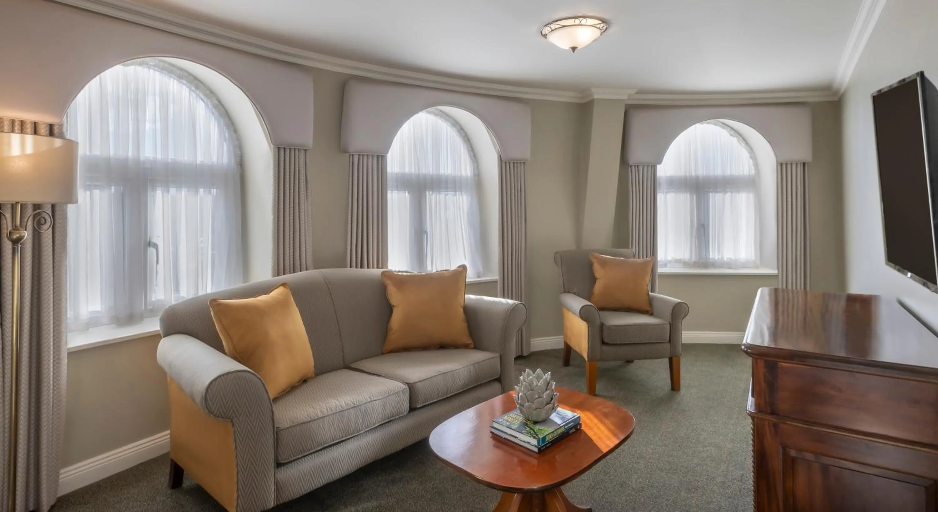 Bedroom in Bracken Court Hotel