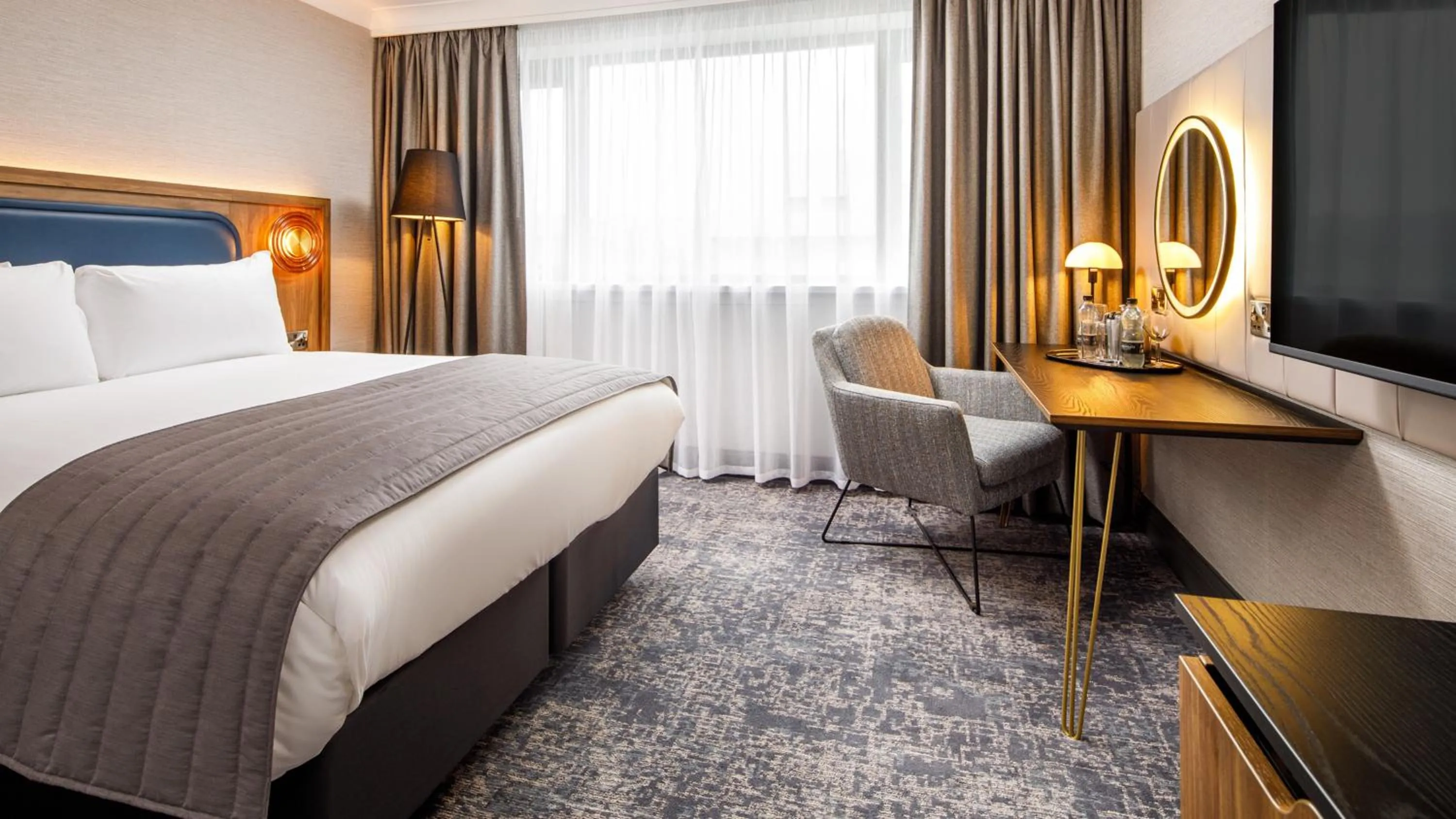 Photo of the whole room, Bed in Crowne Plaza Manchester Airport by IHG