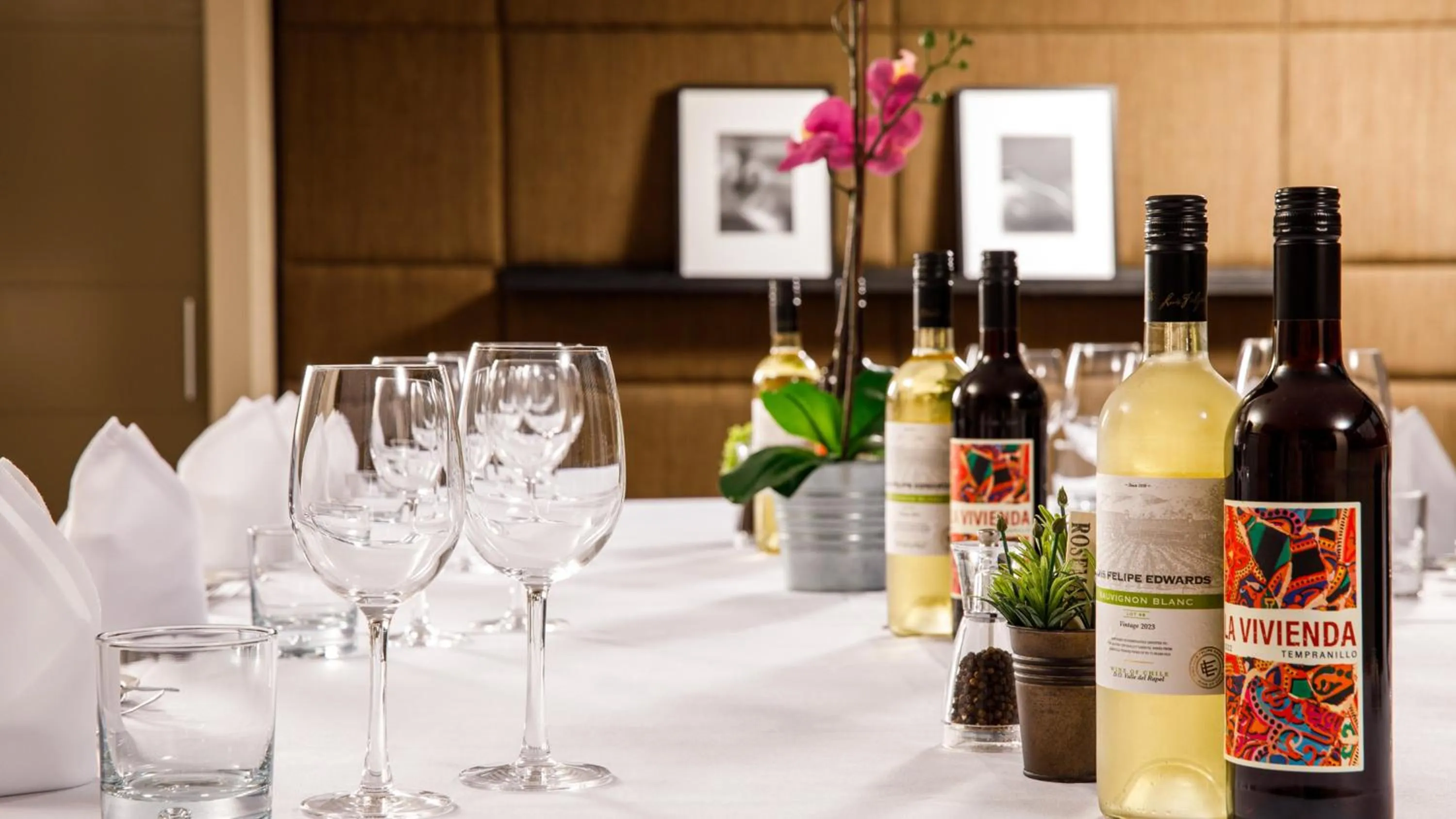 Meeting/conference room in Crowne Plaza Manchester Airport by IHG