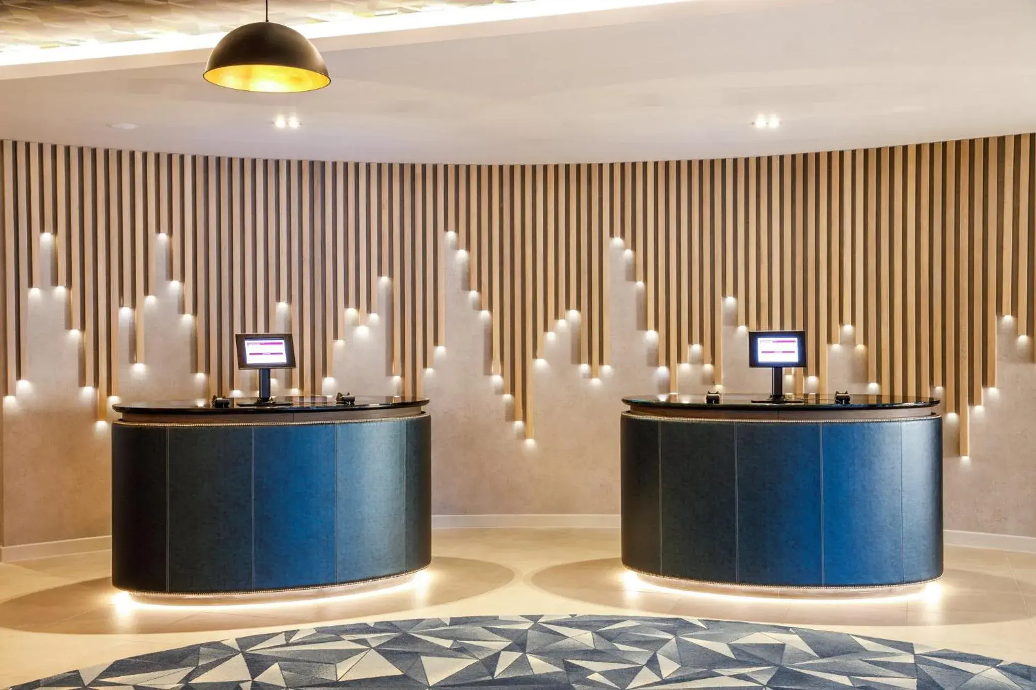 Property building in Crowne Plaza Manchester Airport by IHG Property building in Crowne Plaza Manchester Airport by IHG