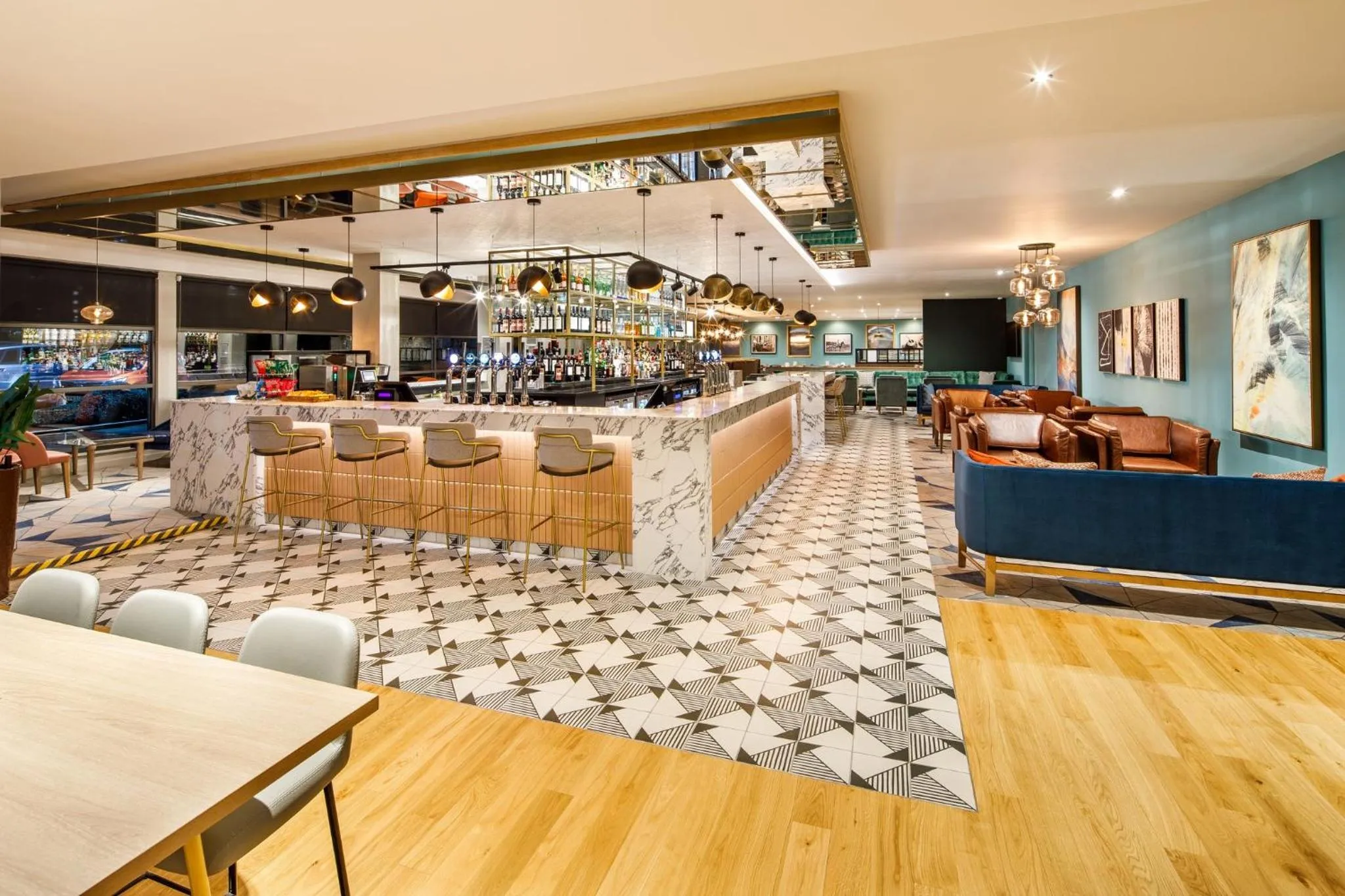 Lounge or bar in Crowne Plaza Manchester Airport by IHG