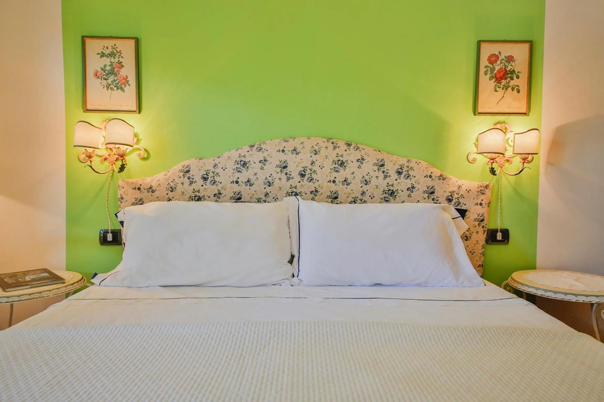 Decorative detail, Bed in Baronessa B&B Florence