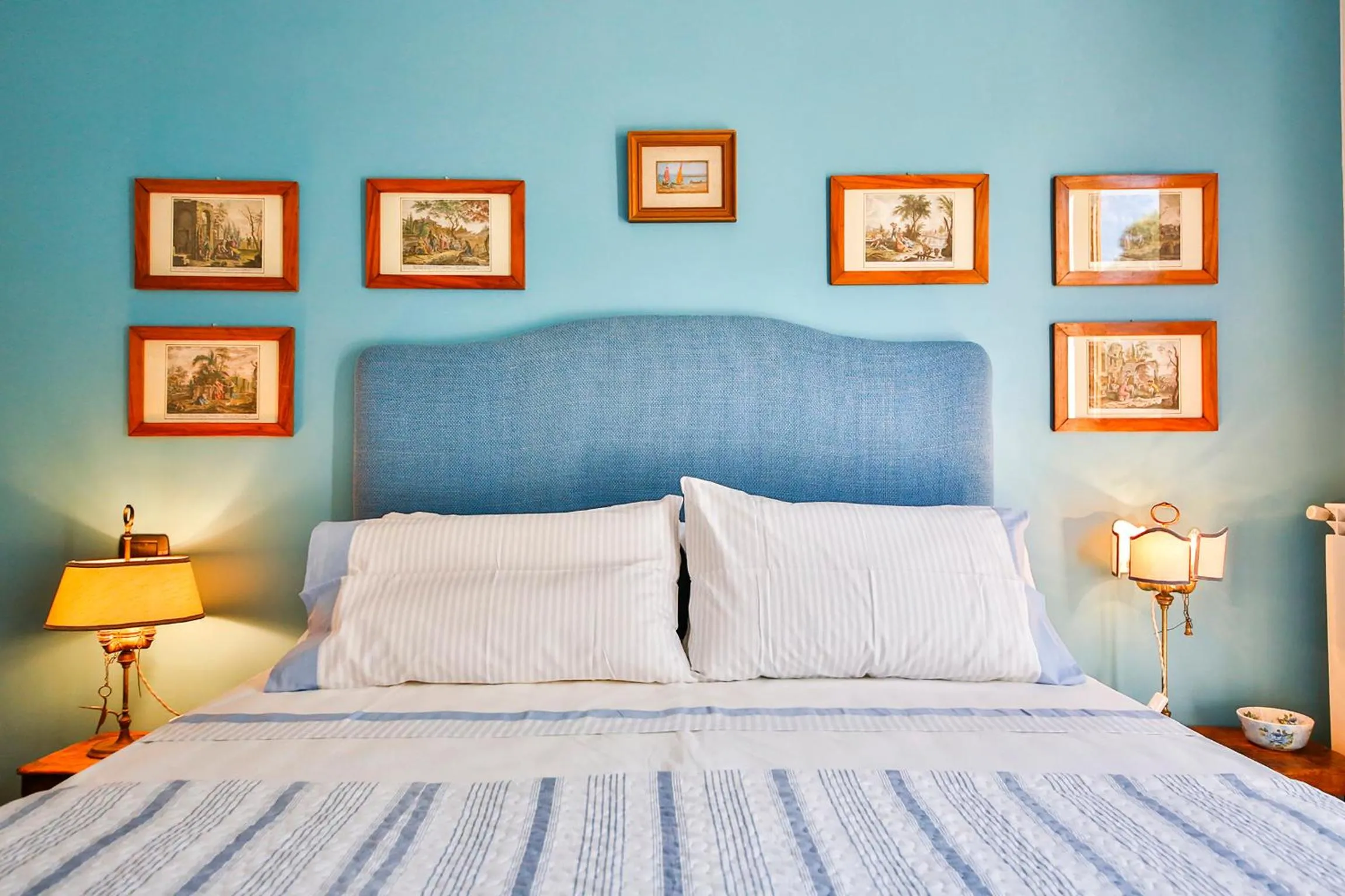 Decorative detail, Bed in Baronessa B&B Florence