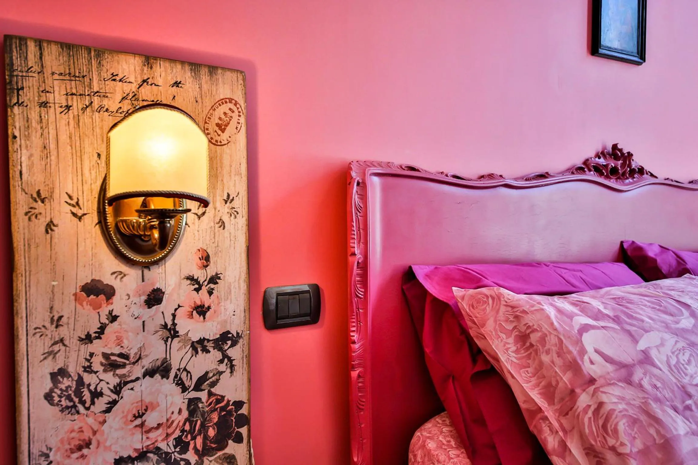 Decorative detail, Bed in Baronessa B&B Florence