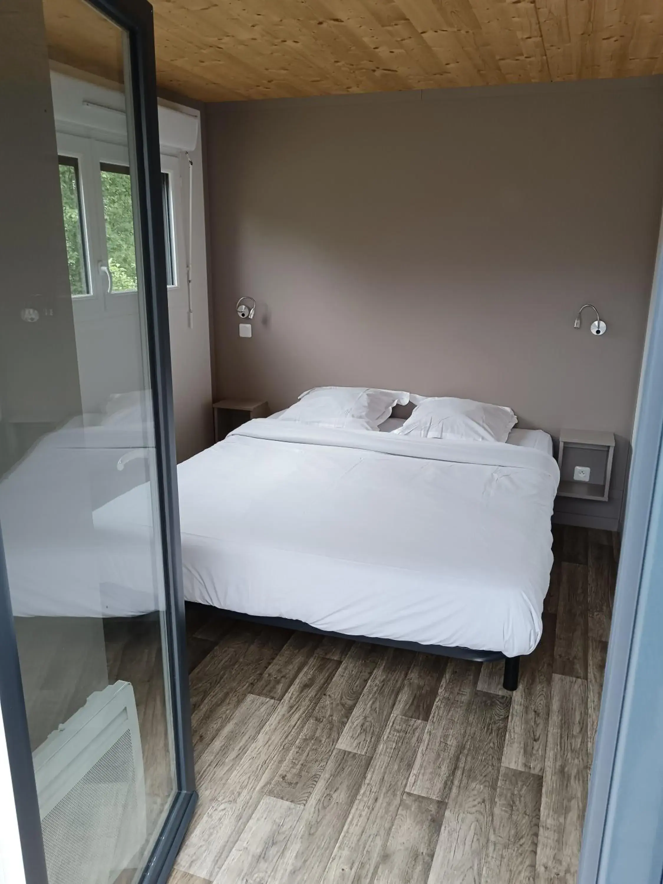 Bedroom, Bed in Terres de France - Le Domaine du Moulin Neuf Bedroom, Bed in Terres de France - Le Domaine du Moulin Neuf