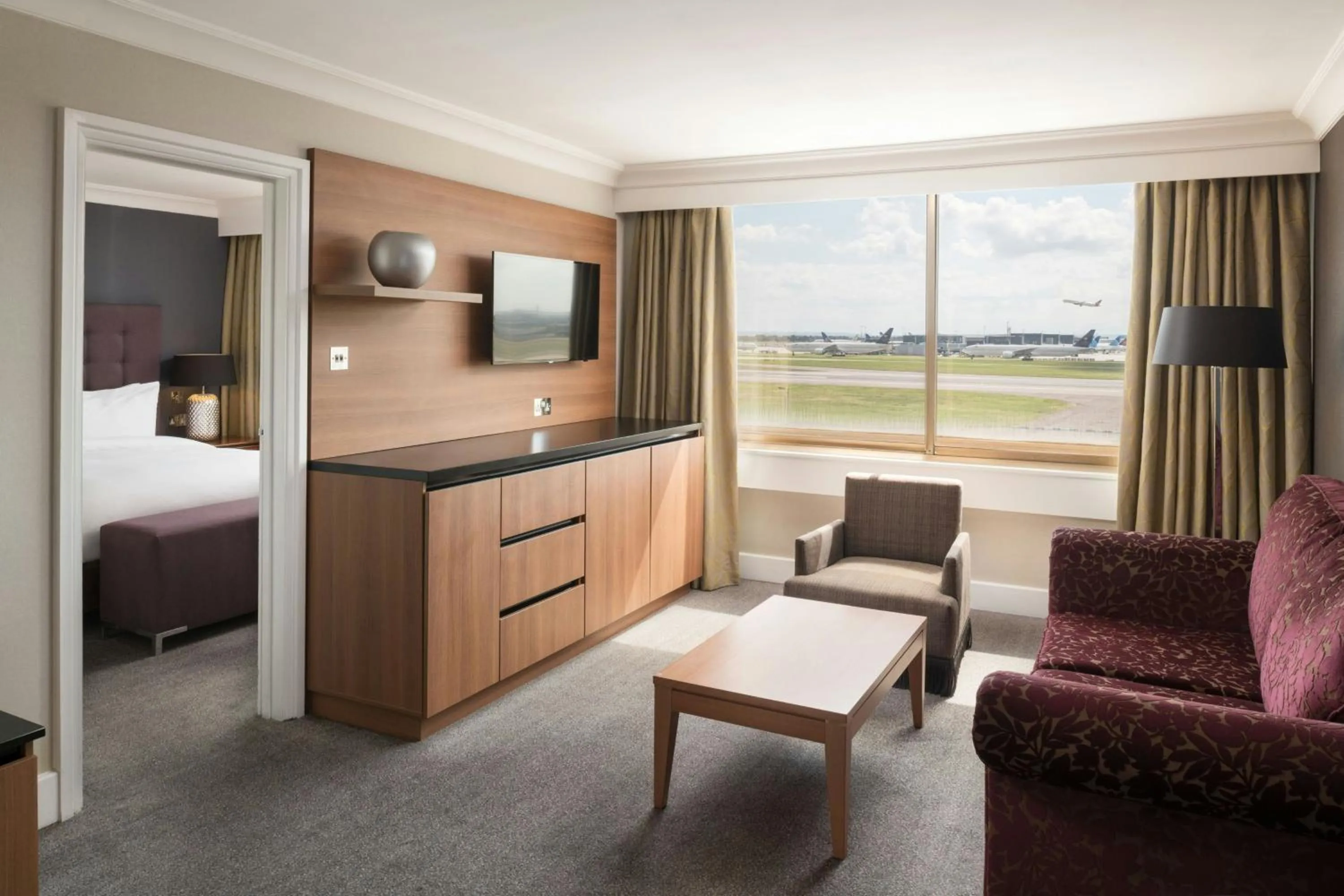 Photo of the whole room in Renaissance London Heathrow Hotel
