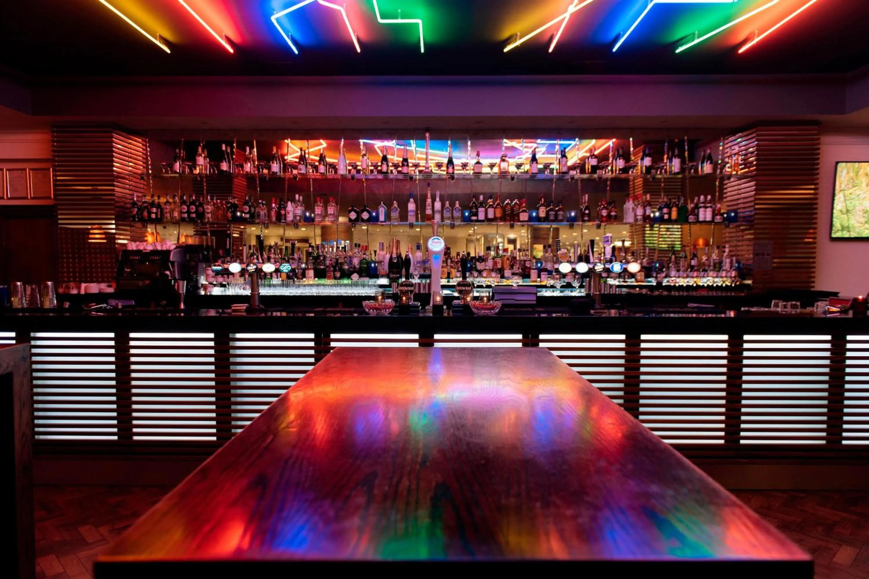 Lounge or bar in Renaissance London Heathrow Hotel