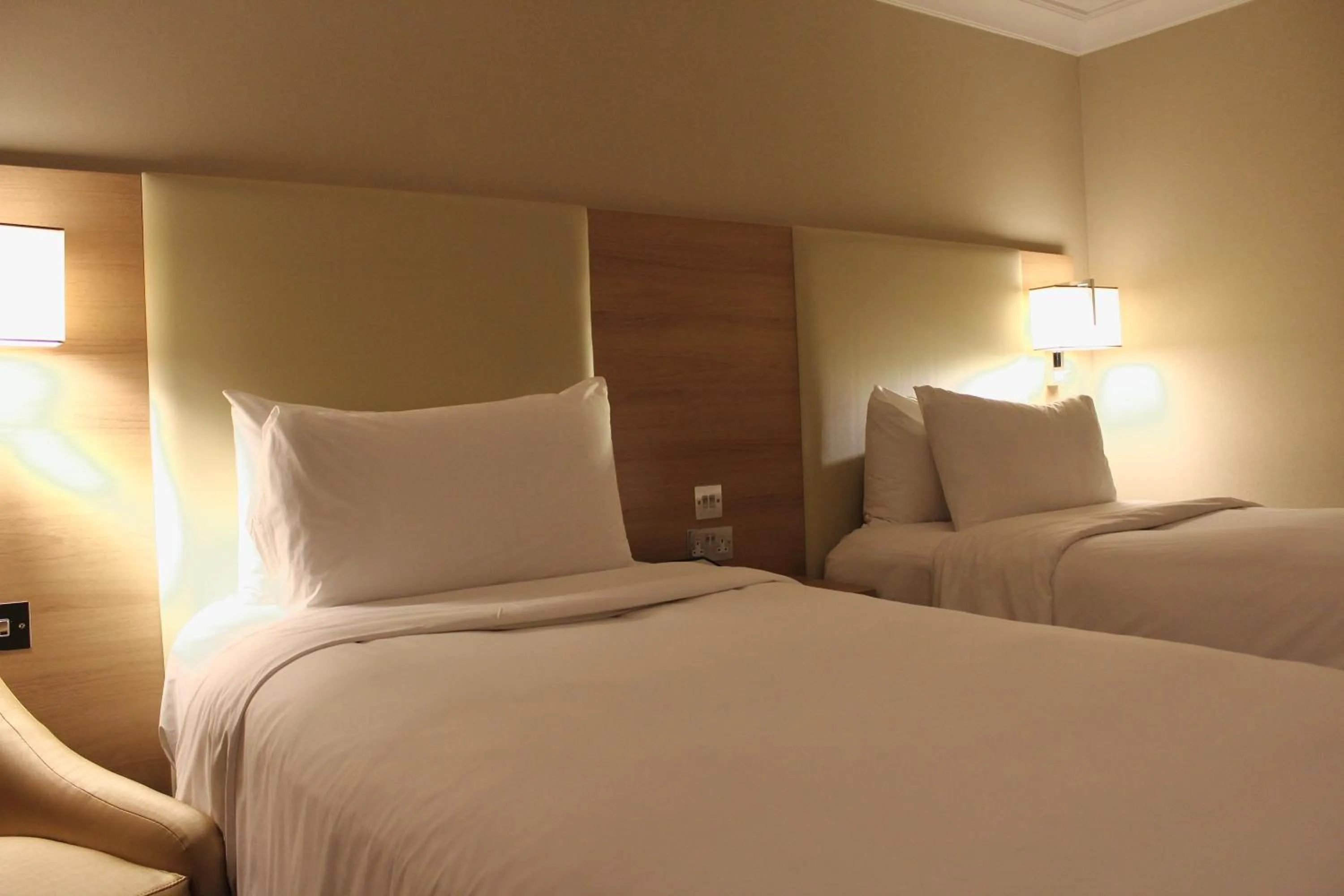 Bedroom, Bed in Renaissance London Heathrow Hotel