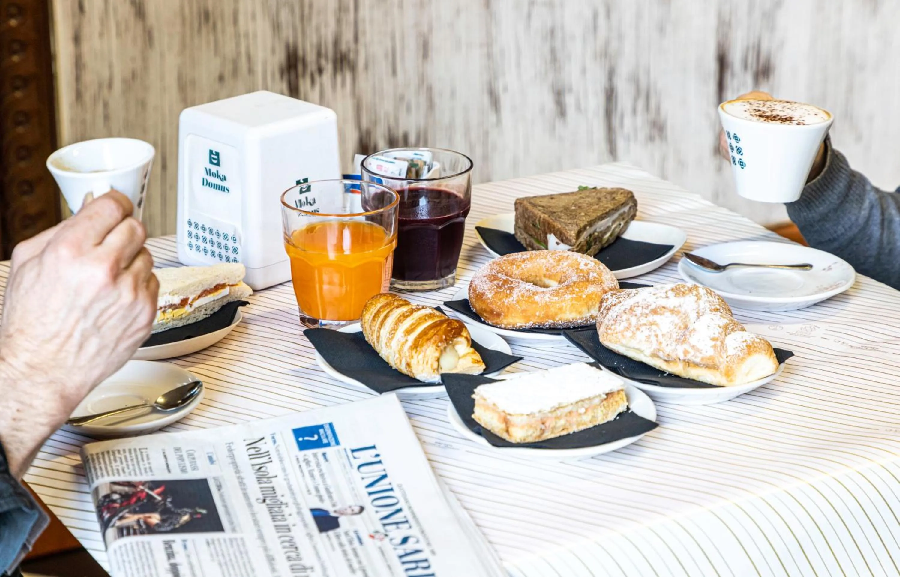 Breakfast in Colibrì Prestige Rooms - Roman Ruins View