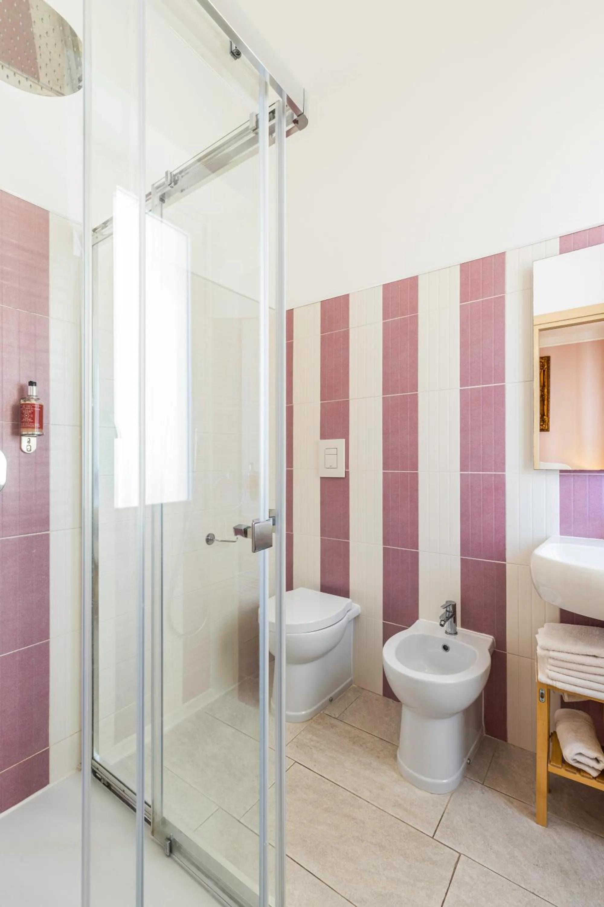 Shower in Colibrì Prestige Rooms - Roman Ruins View