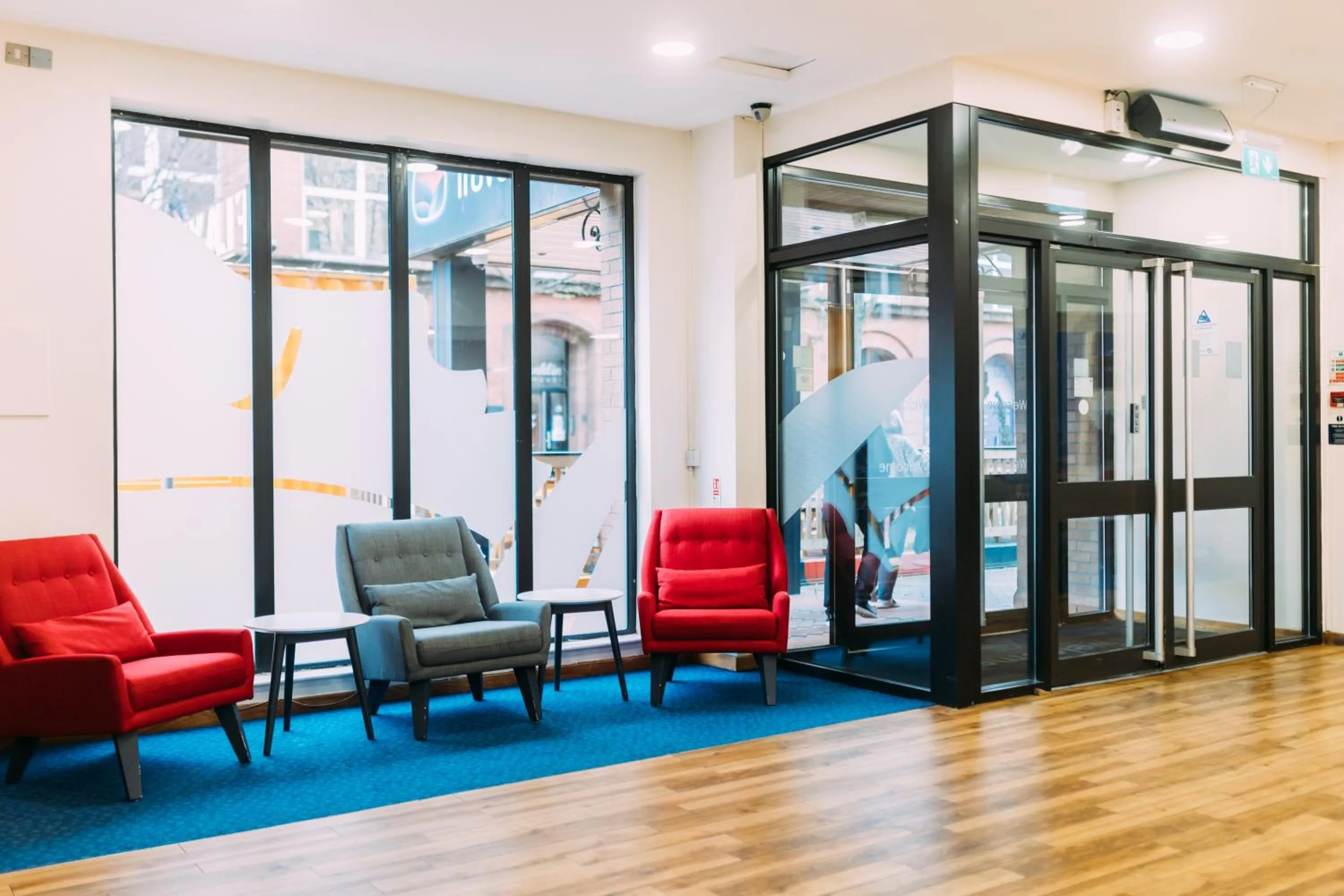 Lobby or reception in Travelodge Belfast