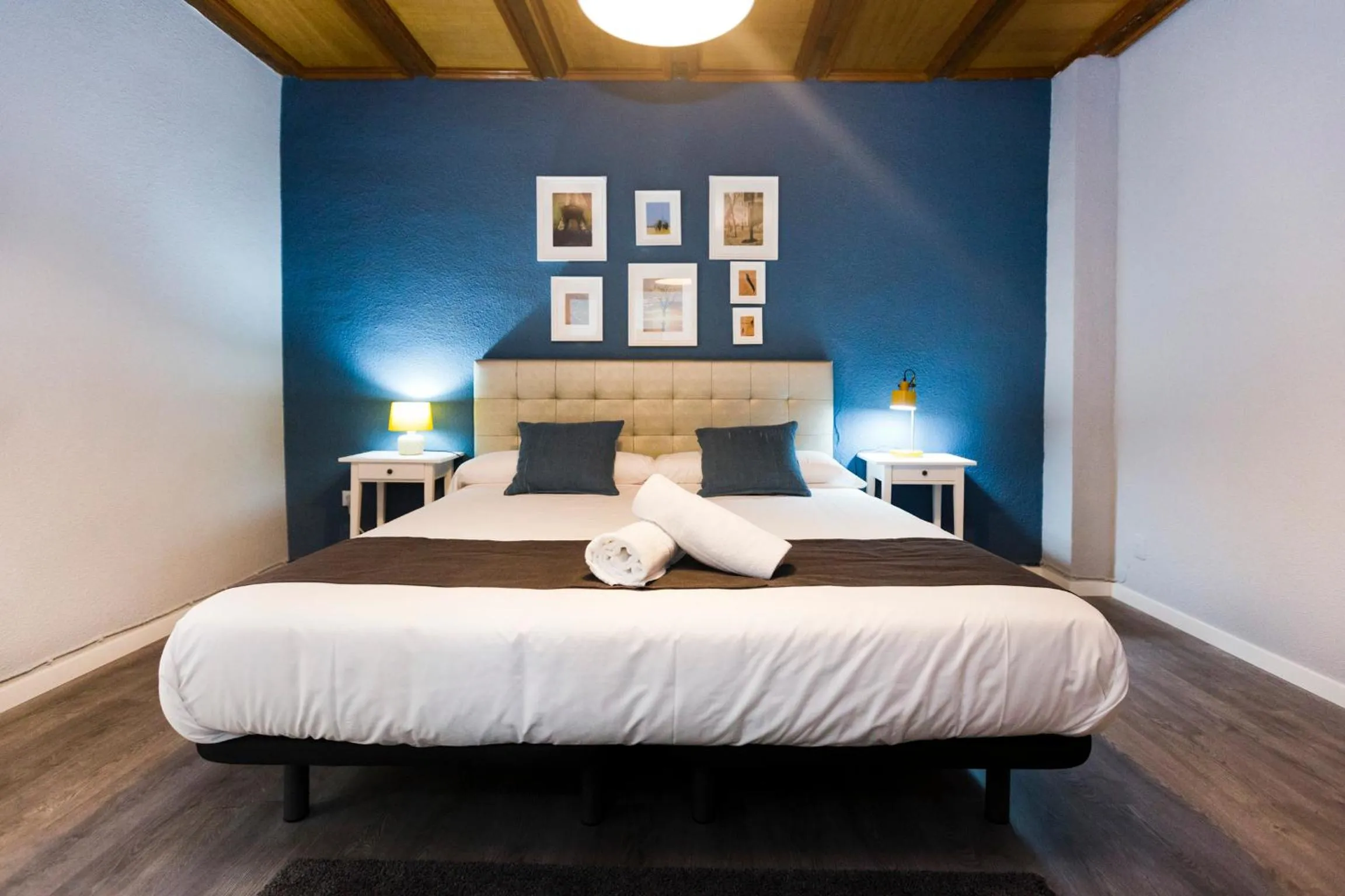 Bedroom, Bed in Total Valencia Vintage