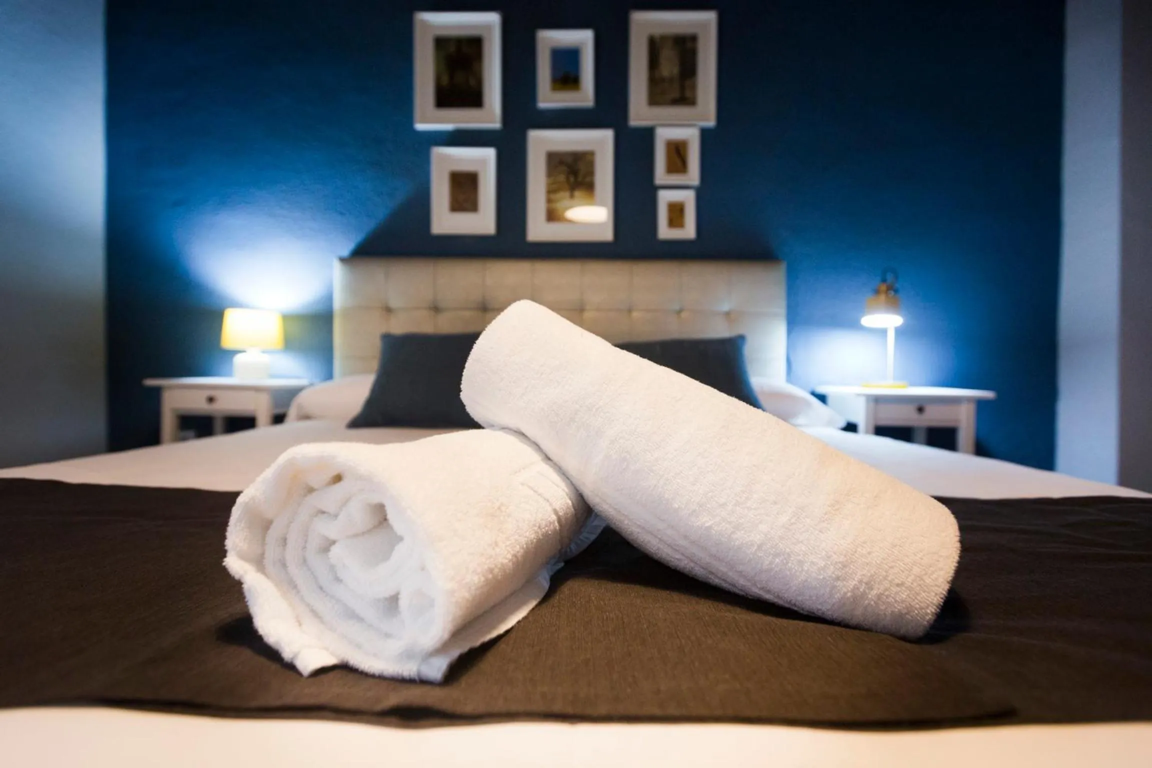 Bedroom, Bed in Total Valencia Vintage