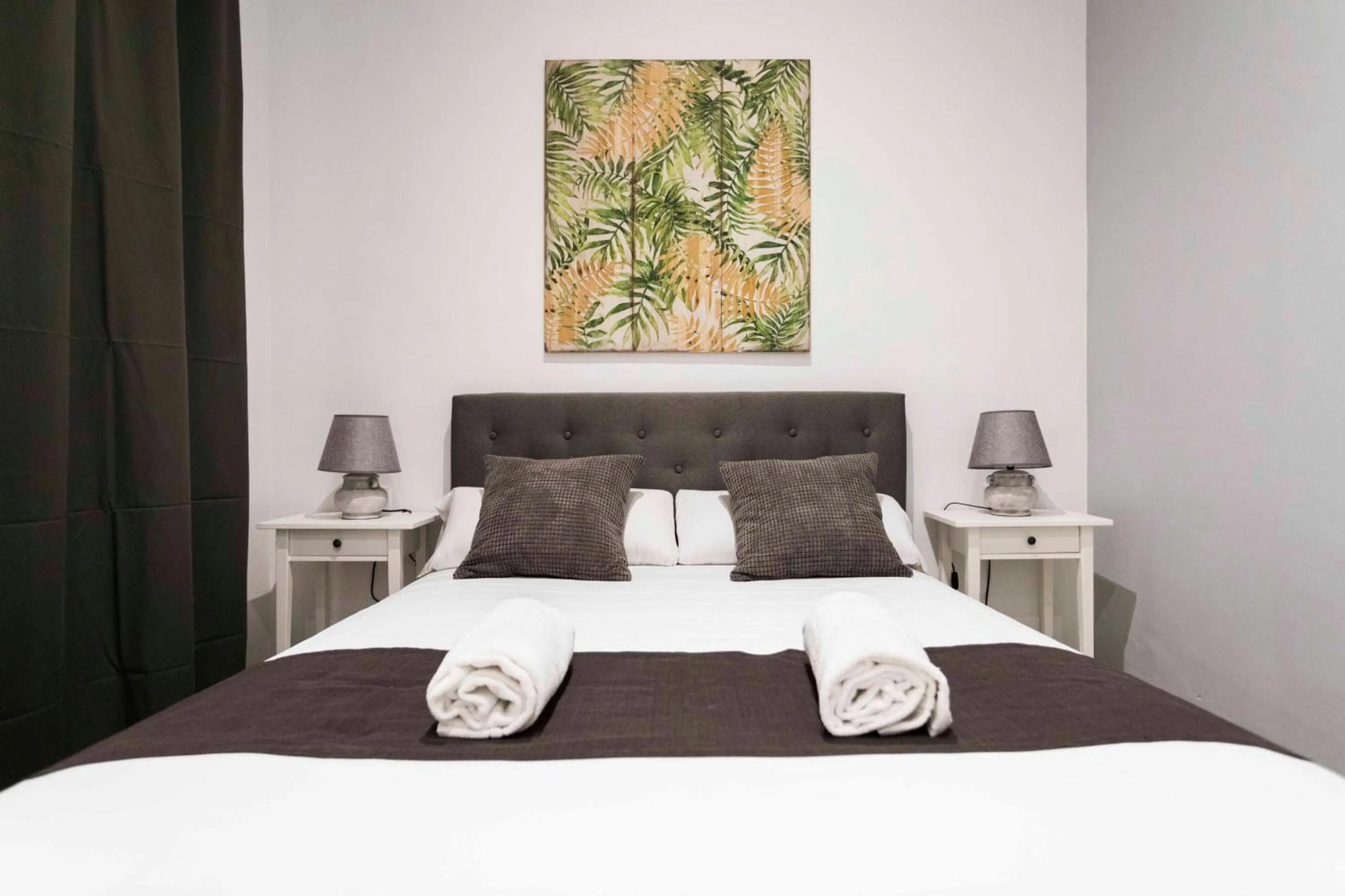 Bedroom, Bed in Total Valencia Vintage