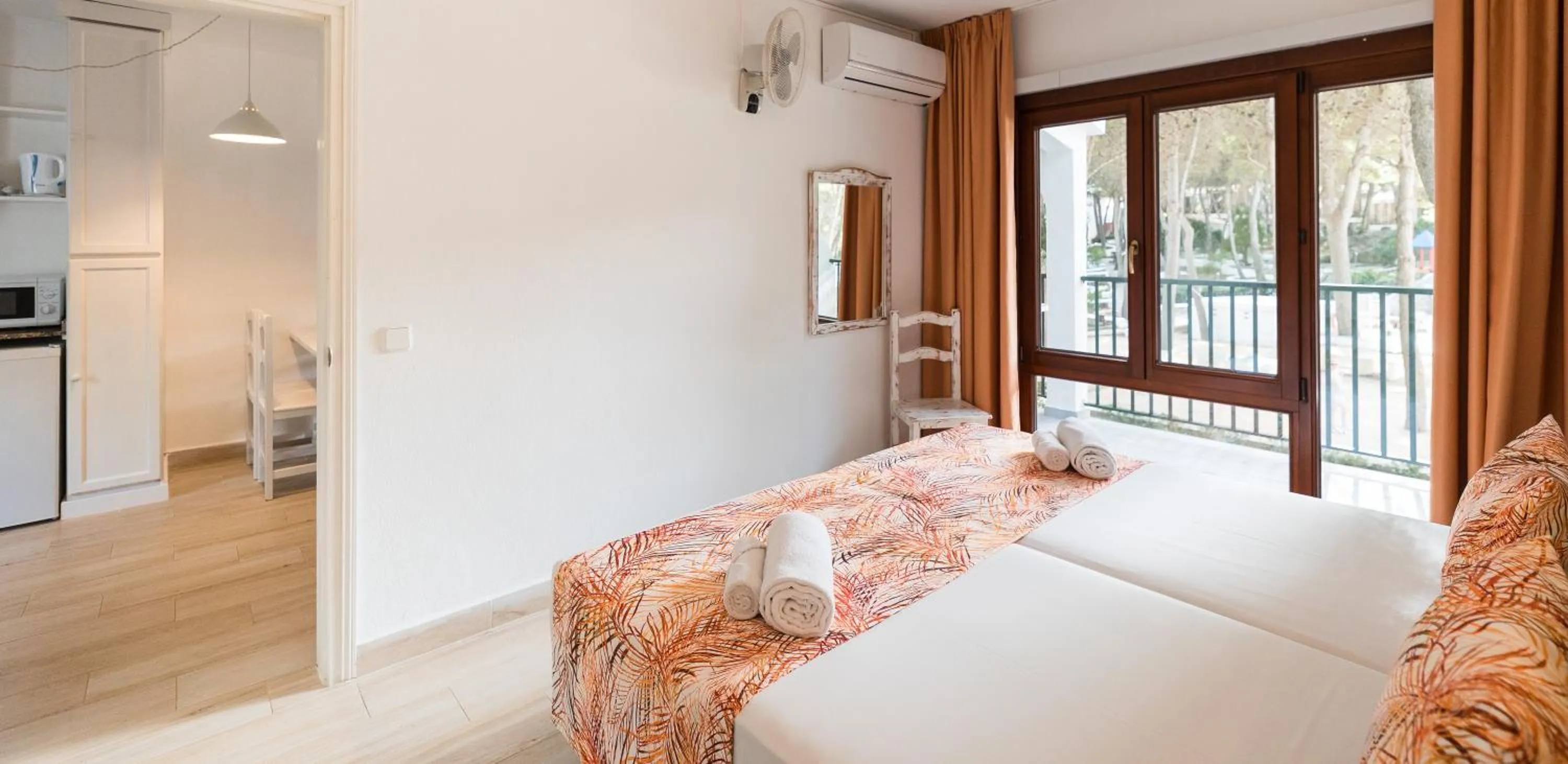 Balcony/Terrace, Bed in Sol Parc Hotel & Apartments