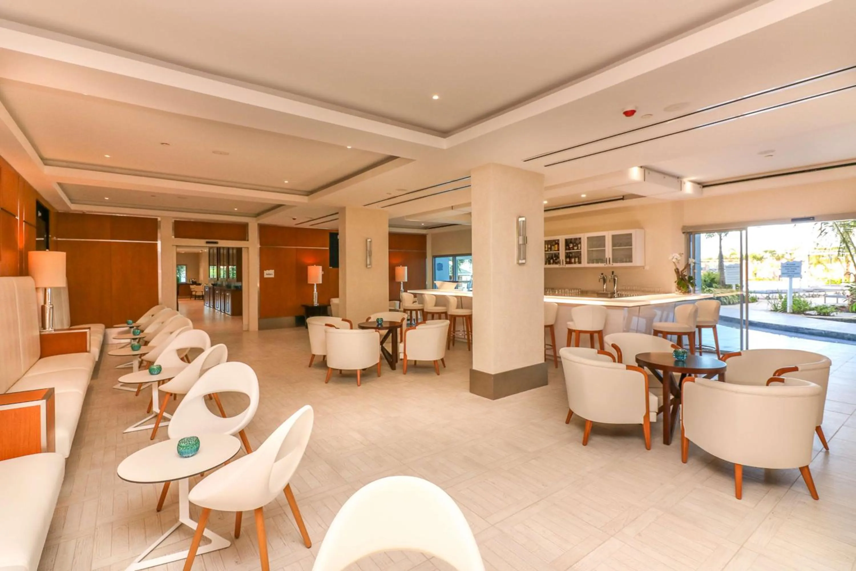 Lounge or bar in Harbor Club St Lucia, Curio Collection by Hilton