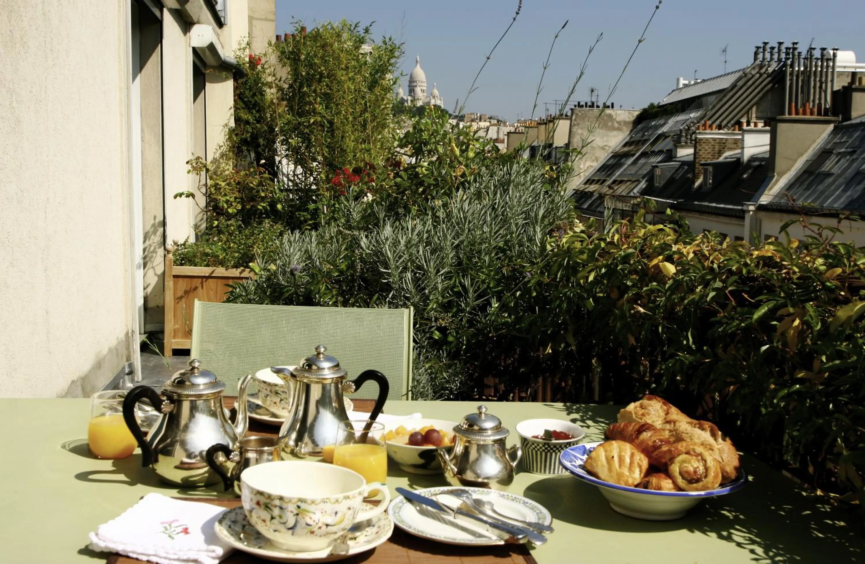 Patio in Cote Montmartre