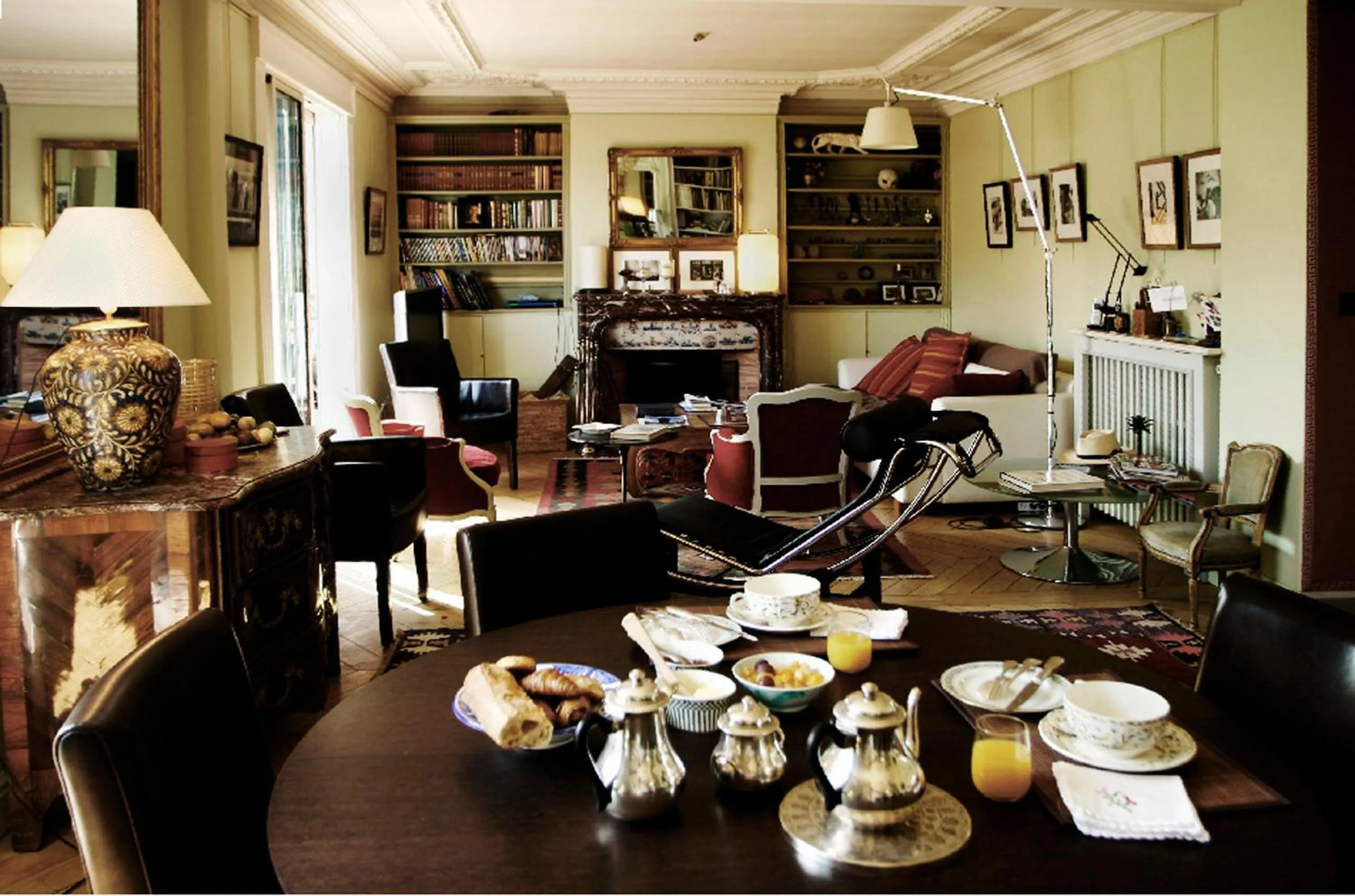 Decorative detail in Cote Montmartre