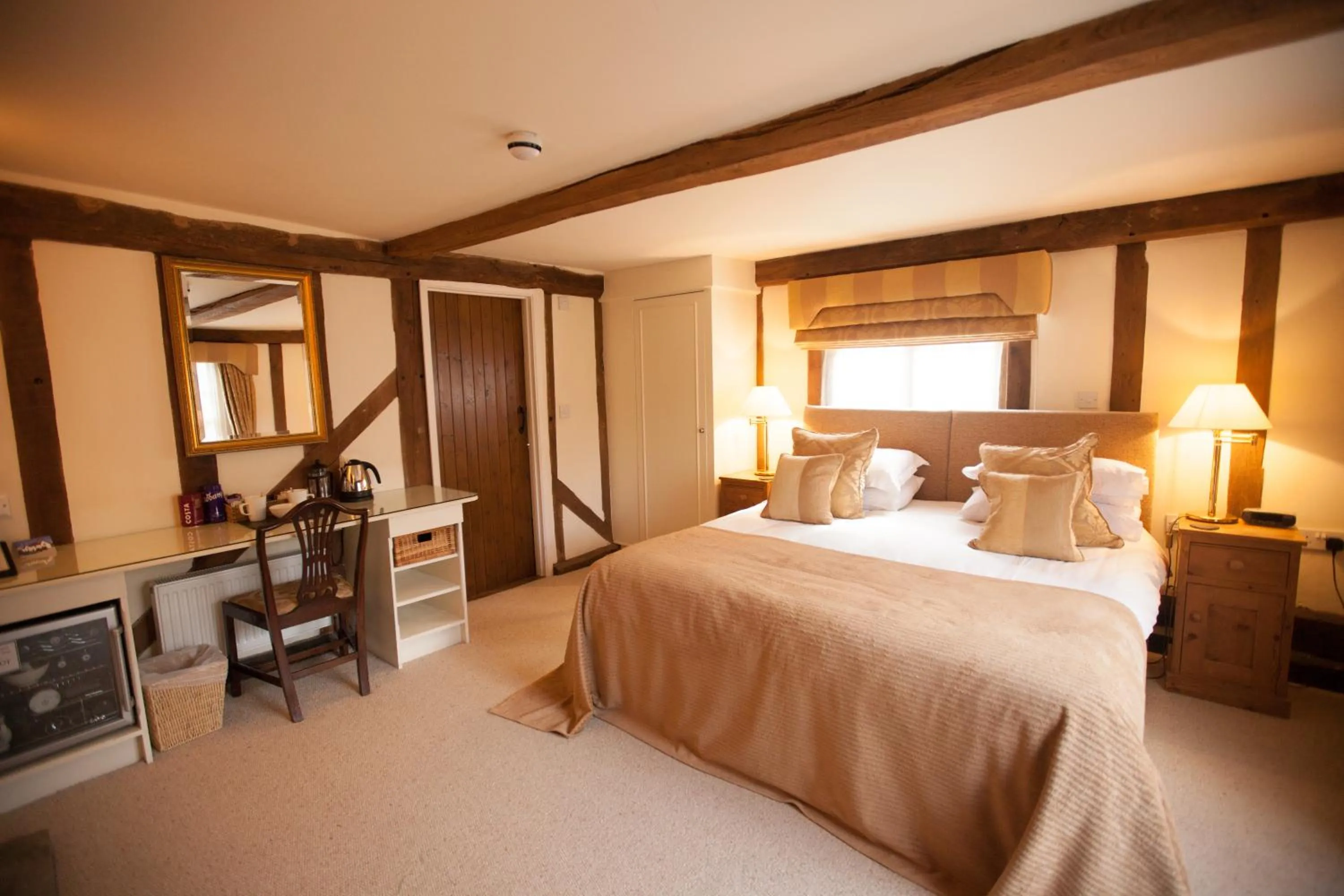 Photo of the whole room, Bed in Channels Hotel