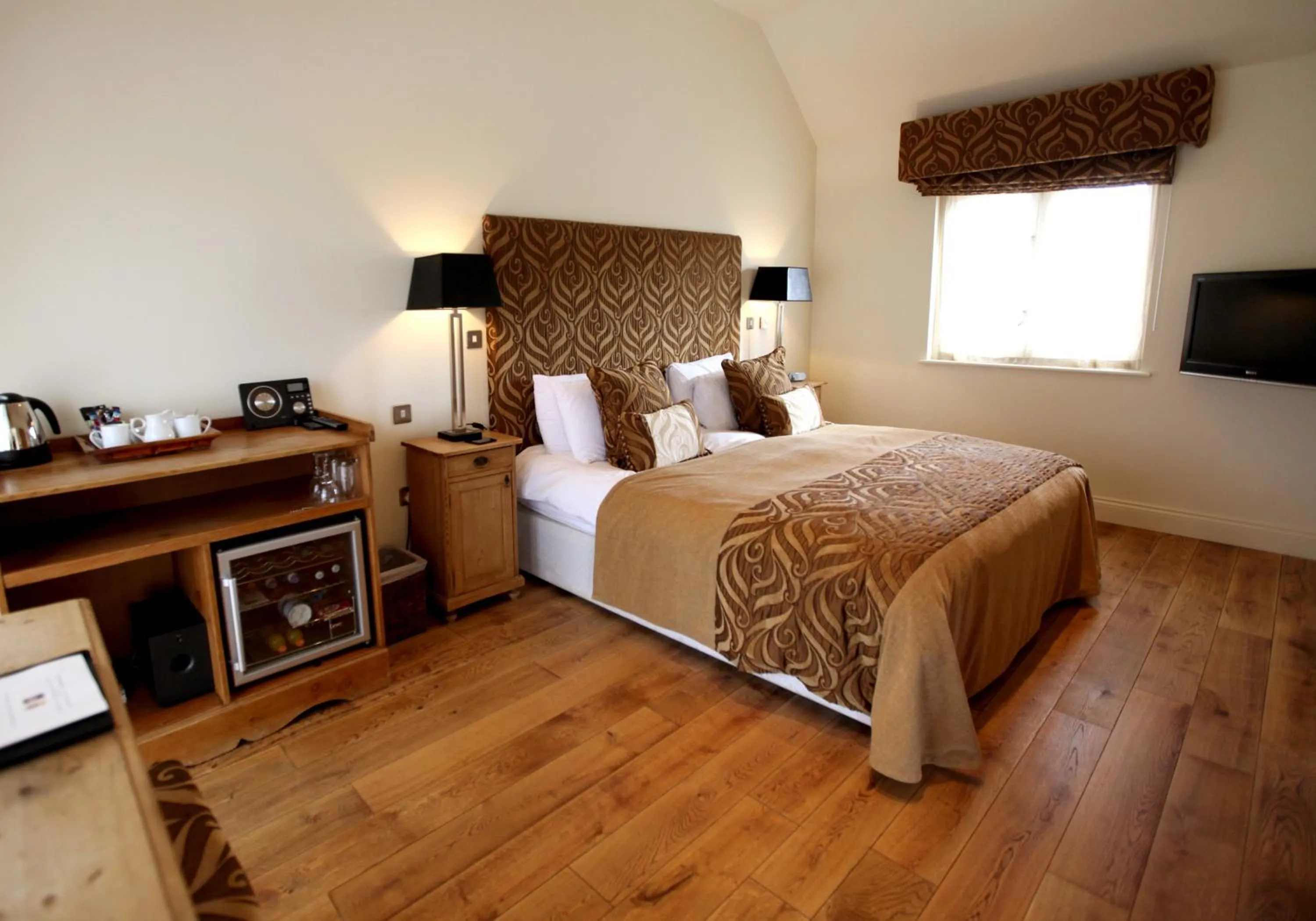 Bedroom, Bed in Channels Hotel