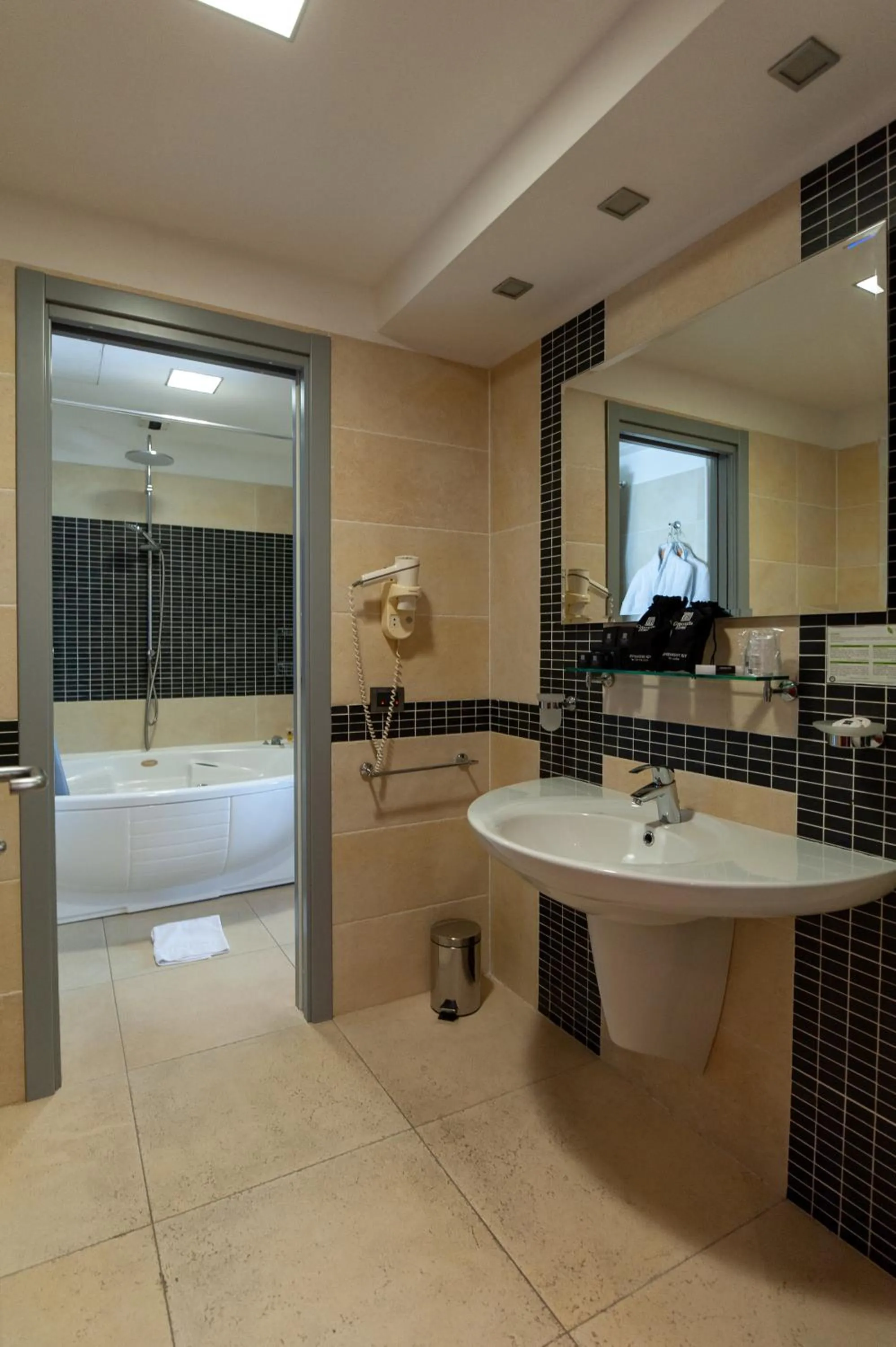 Bathroom in Concordia Hotel