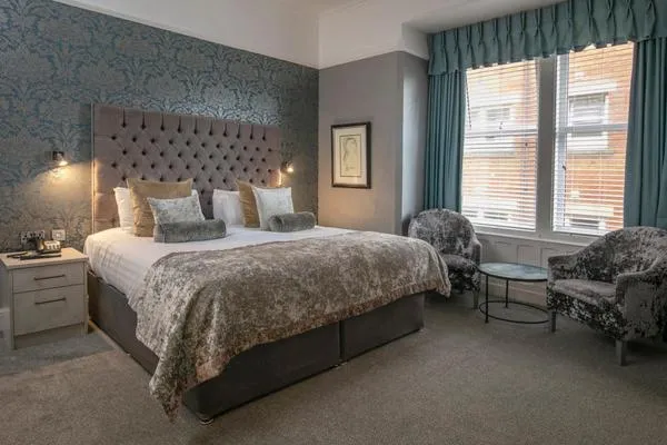 Bed in Glendower Hotel BW Signature Collection