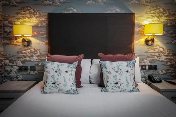 Bed in Glendower Hotel BW Signature Collection