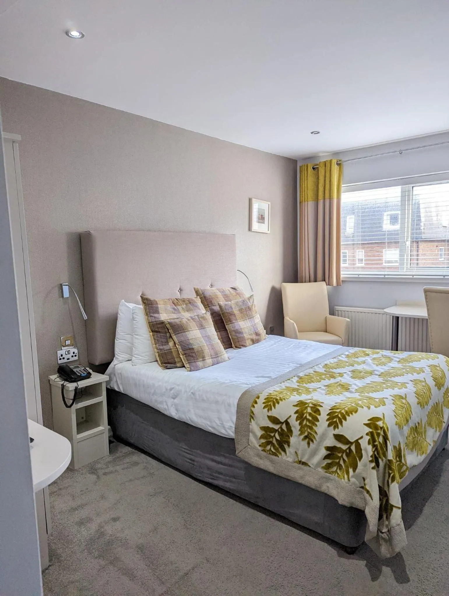 Bed in Glendower Hotel BW Signature Collection