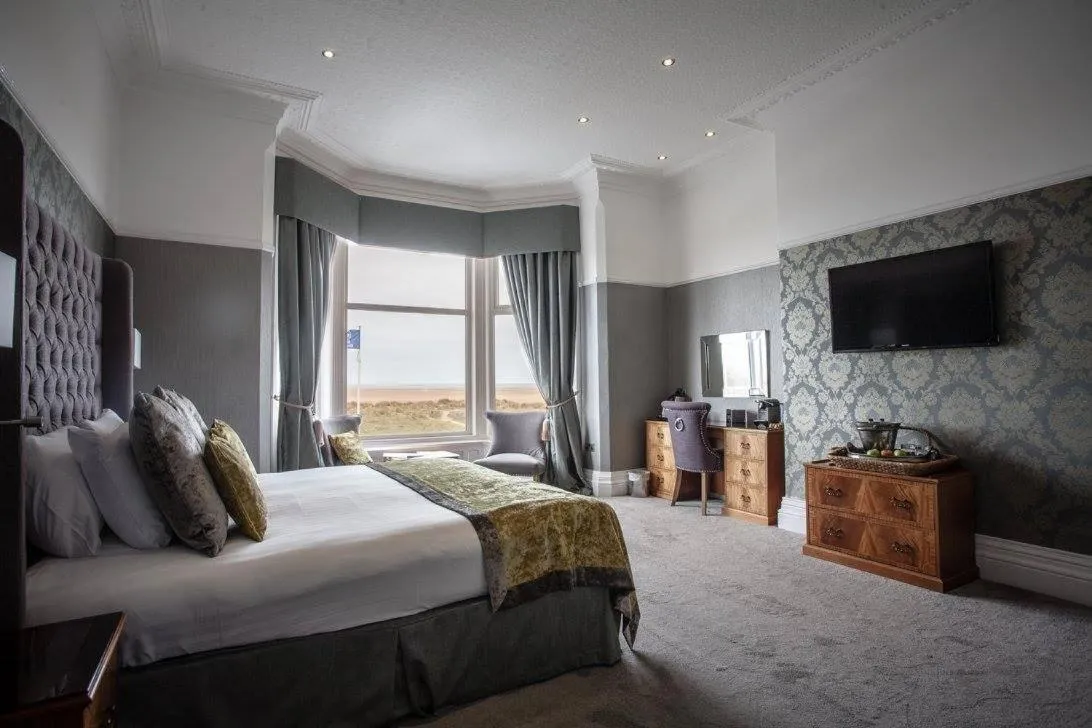 Bed in Glendower Hotel BW Signature Collection