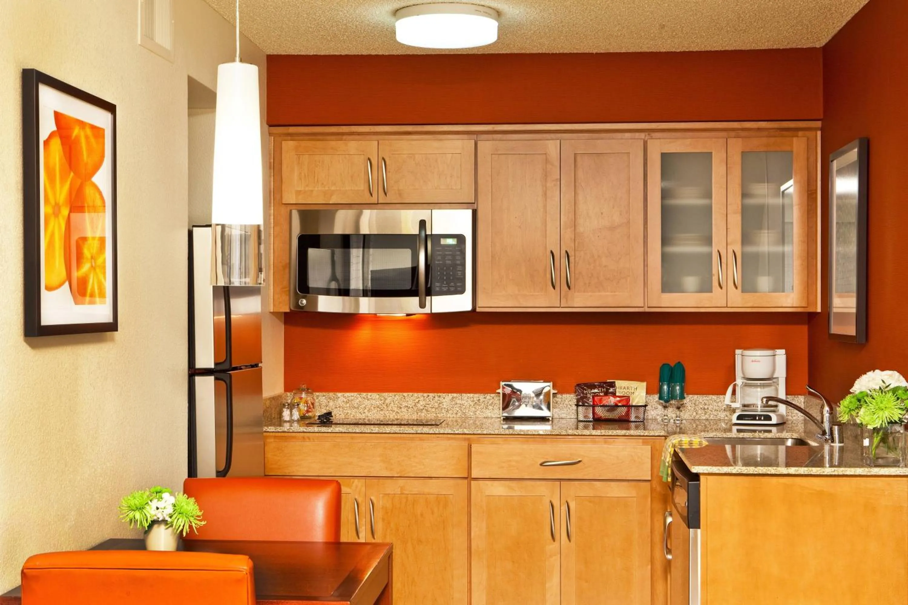 Kitchen or kitchenette in Residence Inn by Marriott Sacramento Airport Natomas