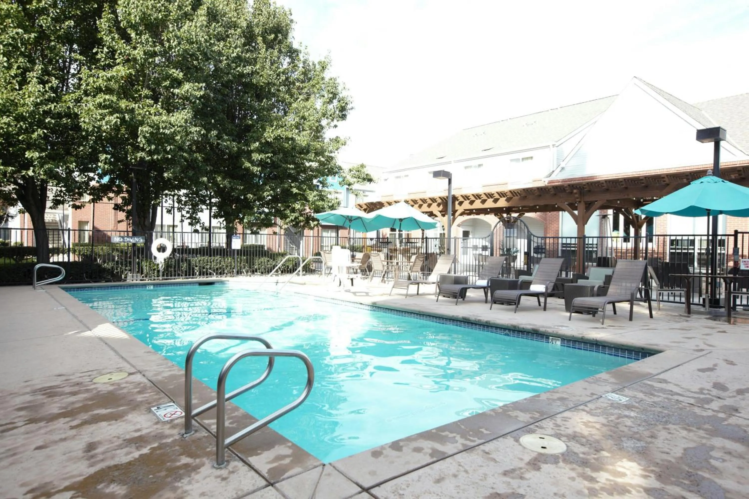 Swimming pool in Residence Inn by Marriott Sacramento Airport Natomas
