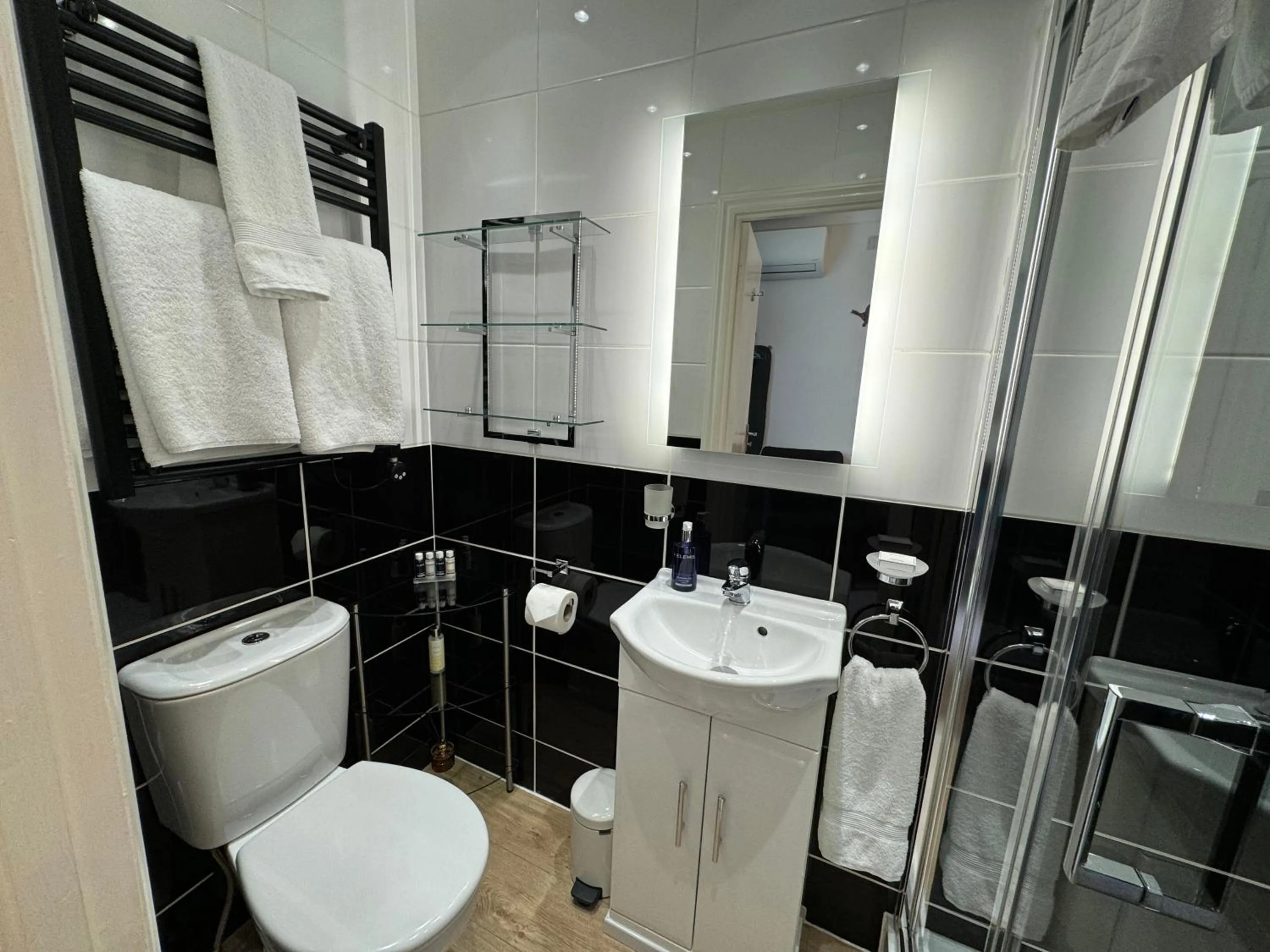 Shower in The 25 Boutique B&B - Adults Only