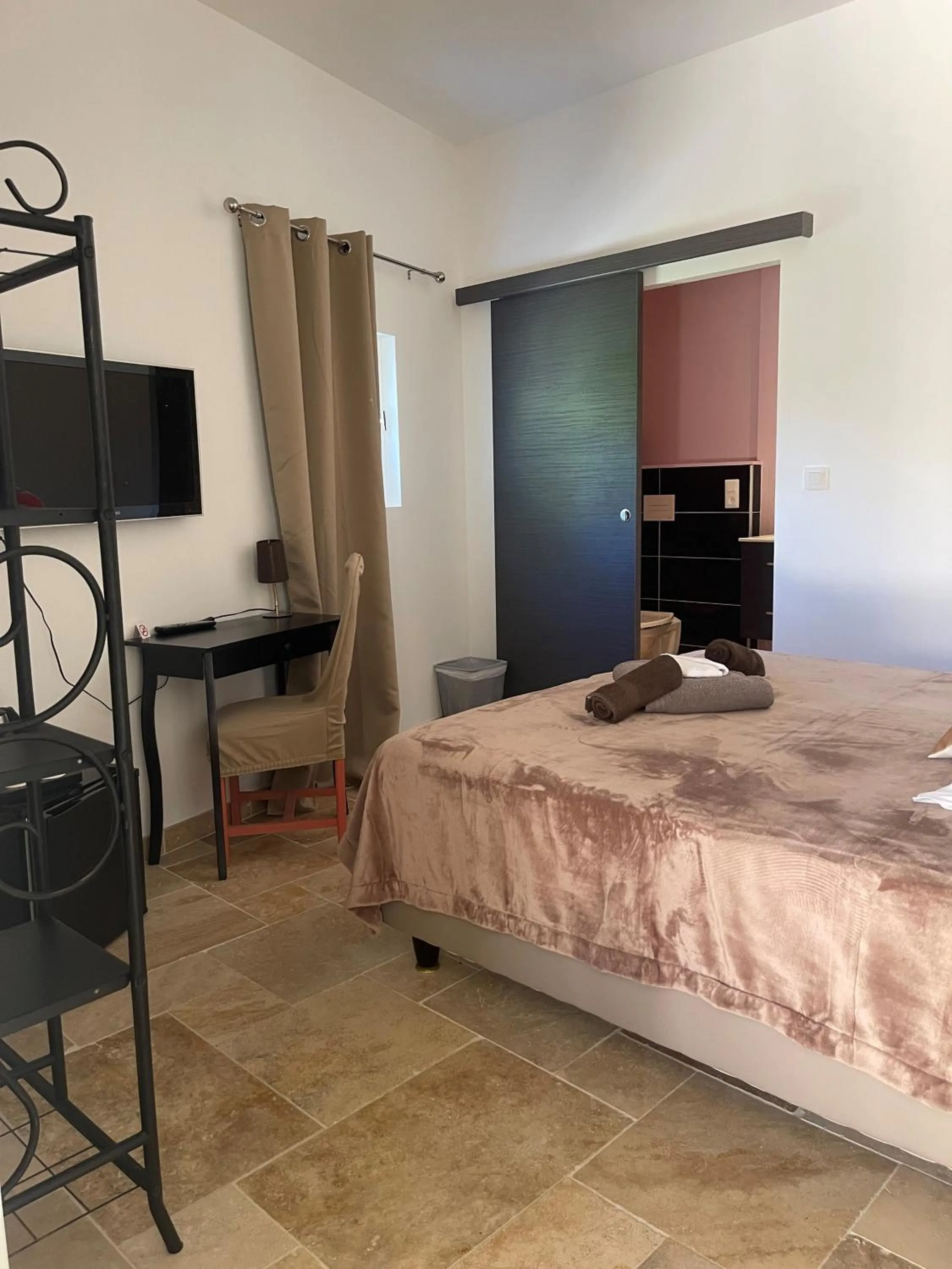 Photo of the whole room, Bed in Logis Hotel Restaurant Le Domaine de la Régalière