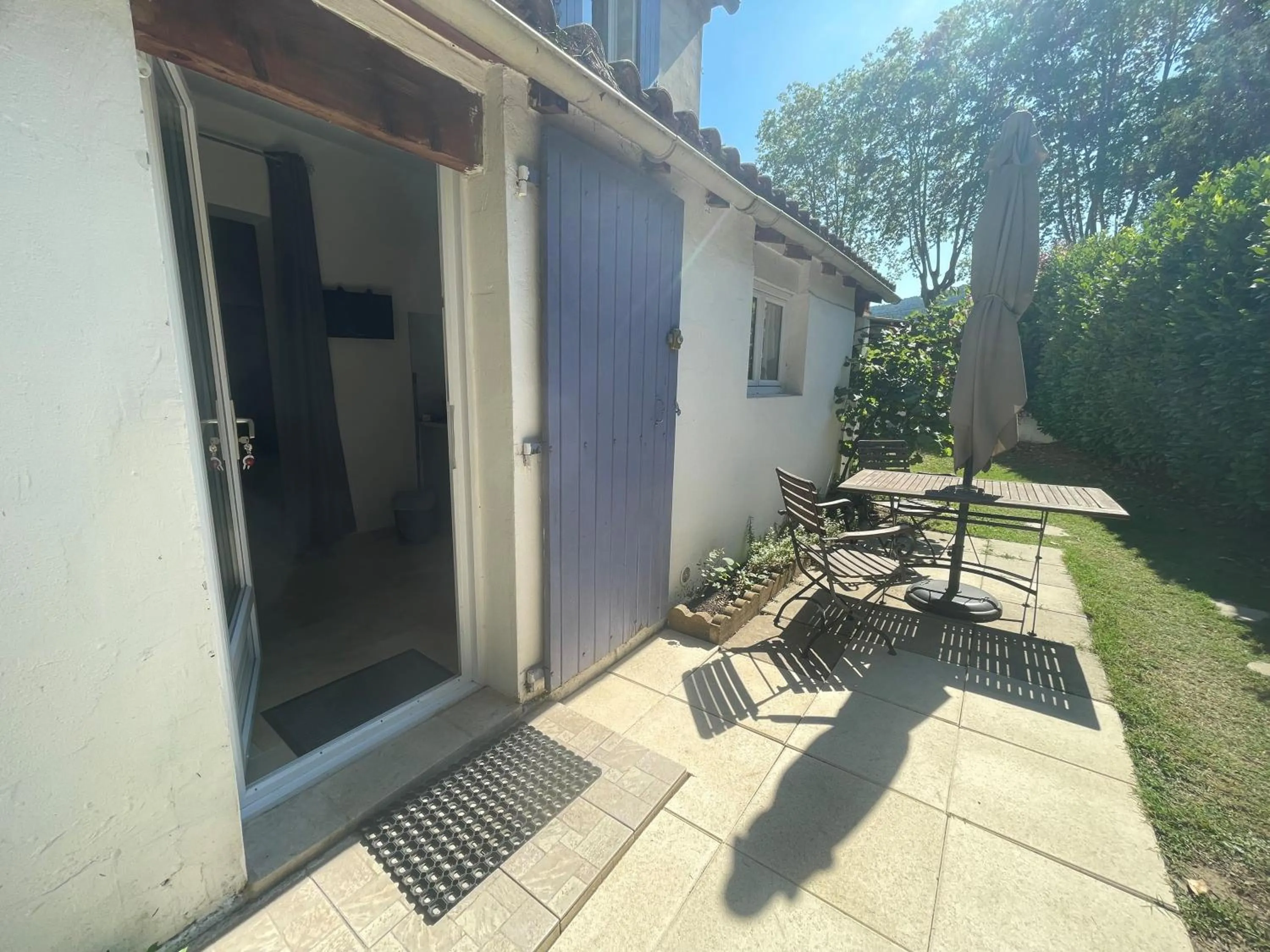 Patio in Logis Hotel Restaurant Le Domaine de la Régalière
