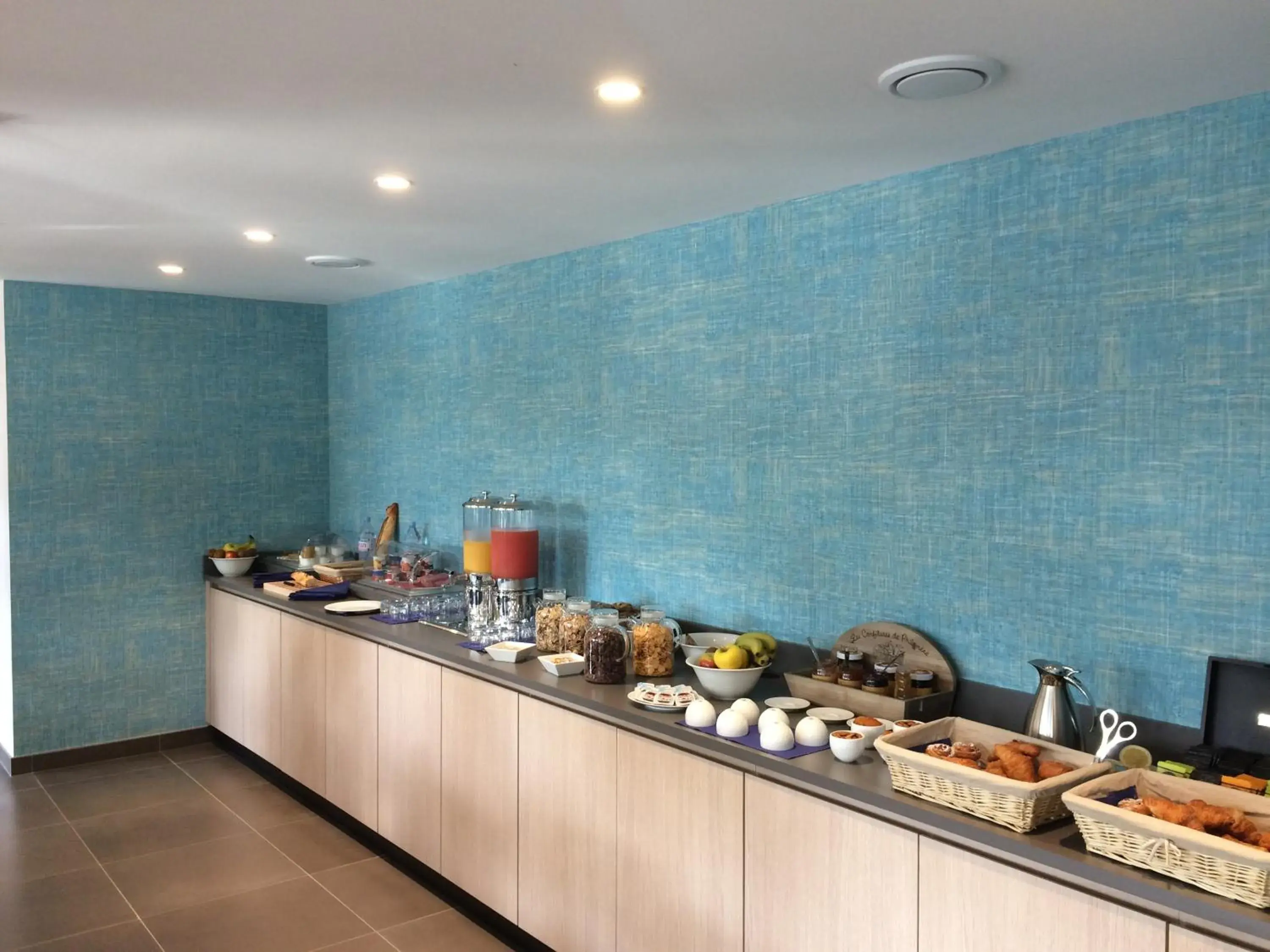 Restaurant/places to eat in Logis Hôtel Les Pins - Opéralia Restaurant/places to eat in Logis Hôtel Les Pins - Opéralia