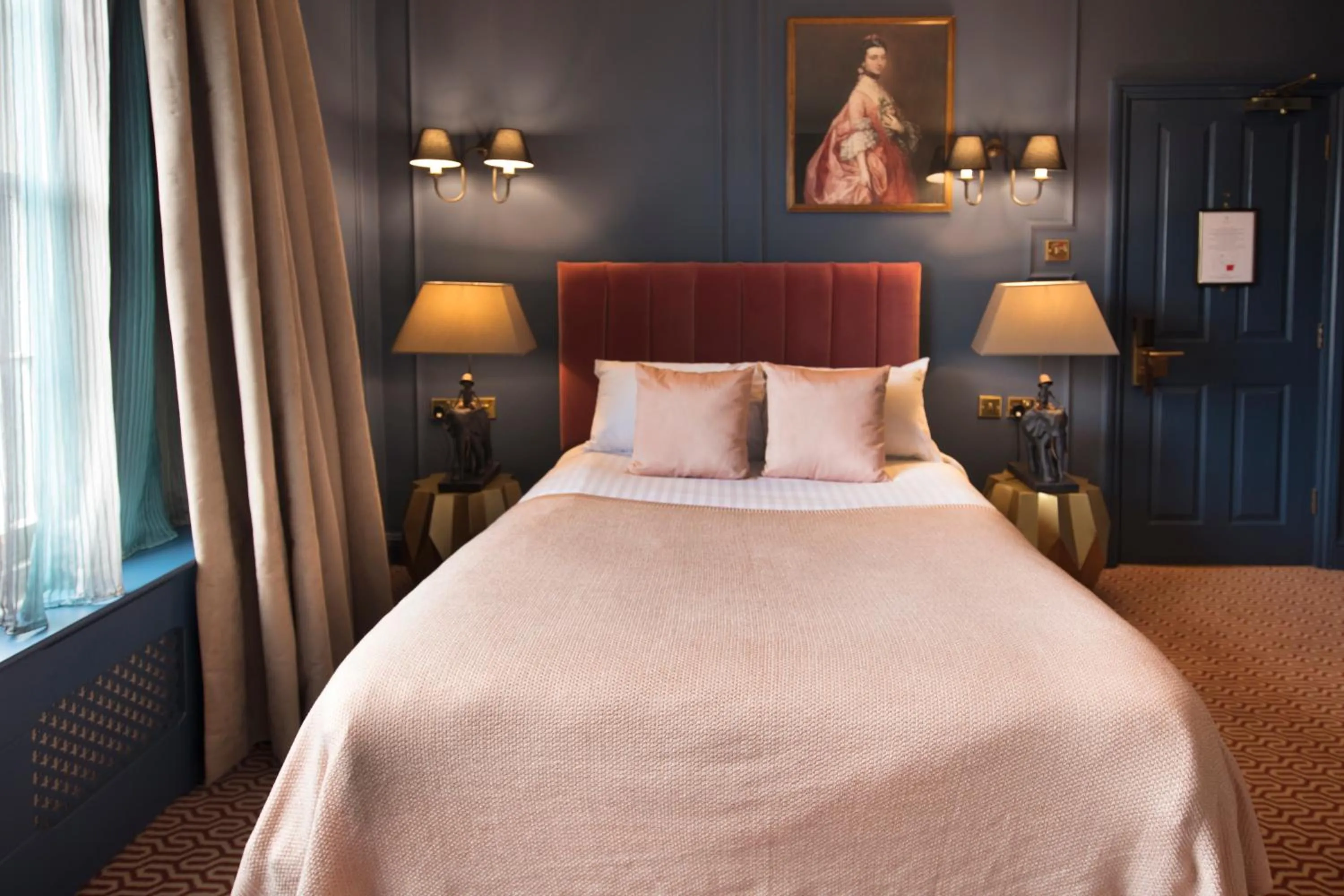 Bed in Hotel Cromwell Stevenage