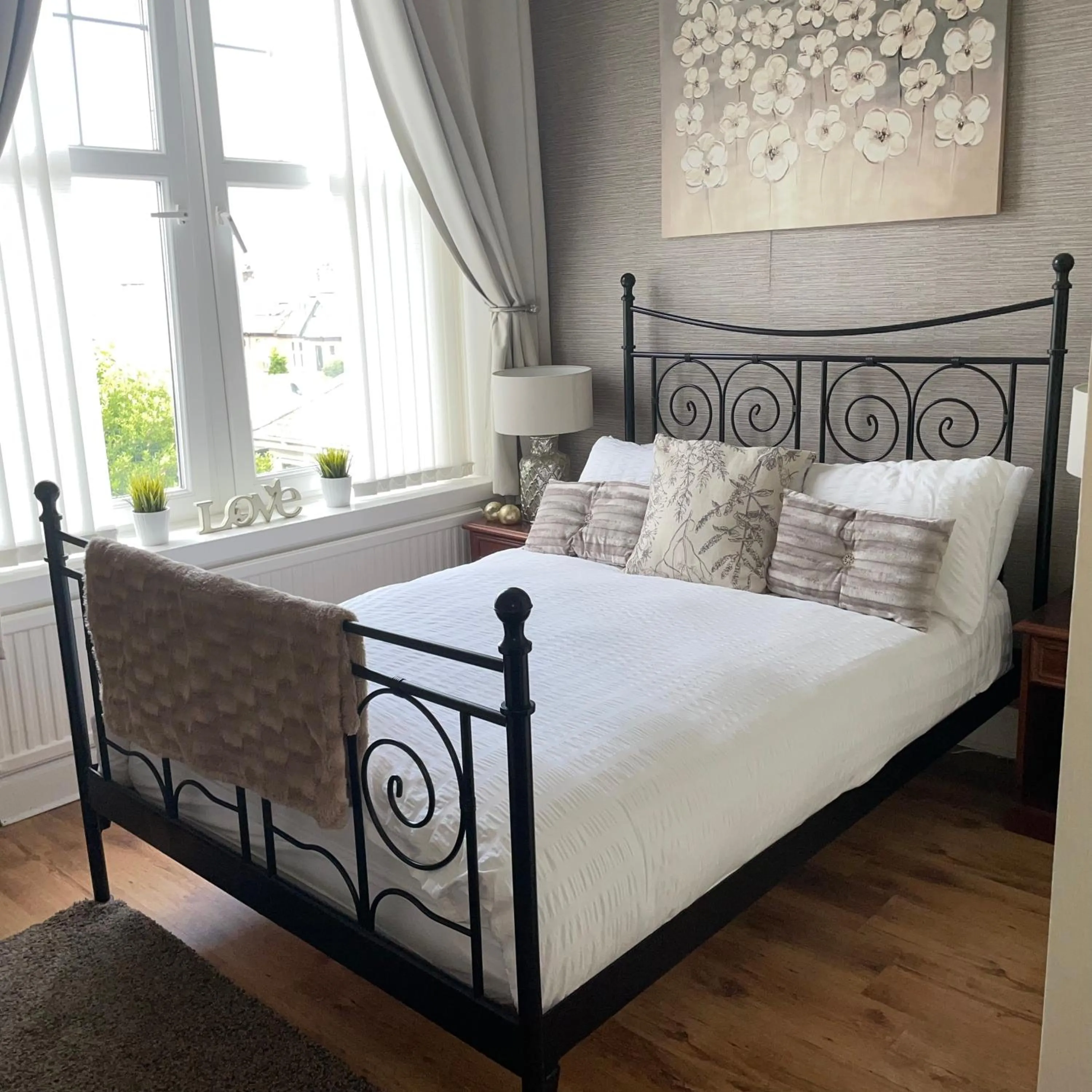 Property building, Bed in Beechwood Ensuite Guest House