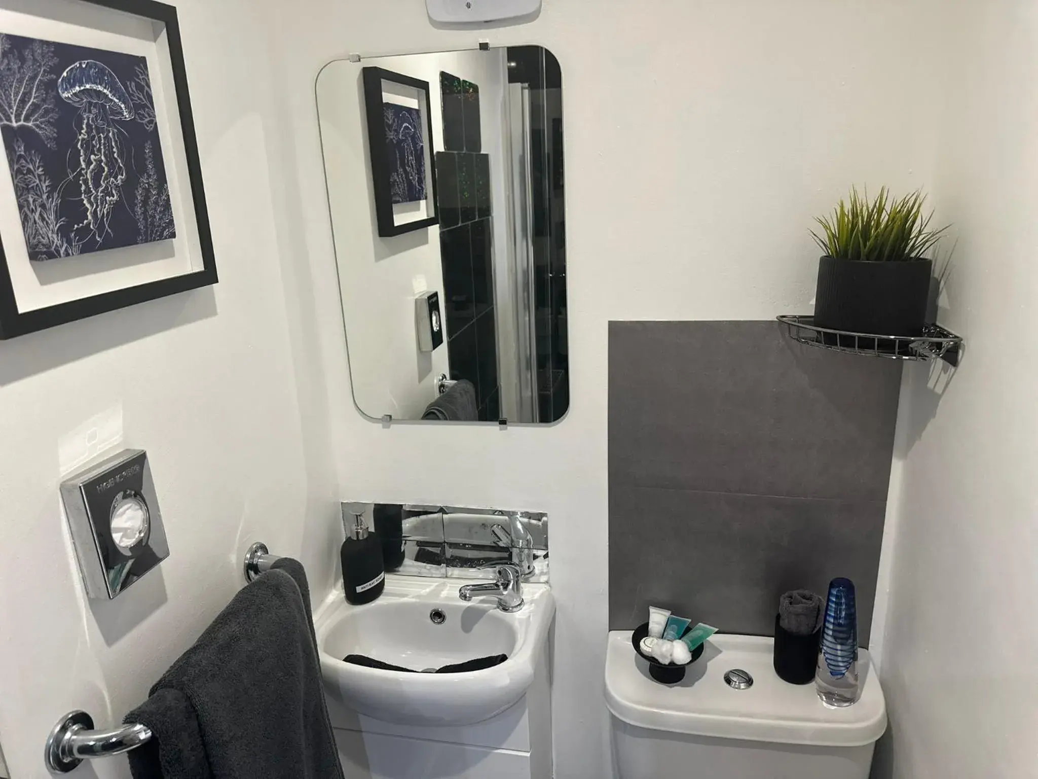 Small Double Room - single occupancy in Beechwood Ensuite Guest House Small Double Room - single occupancy in Beechwood Ensuite Guest House