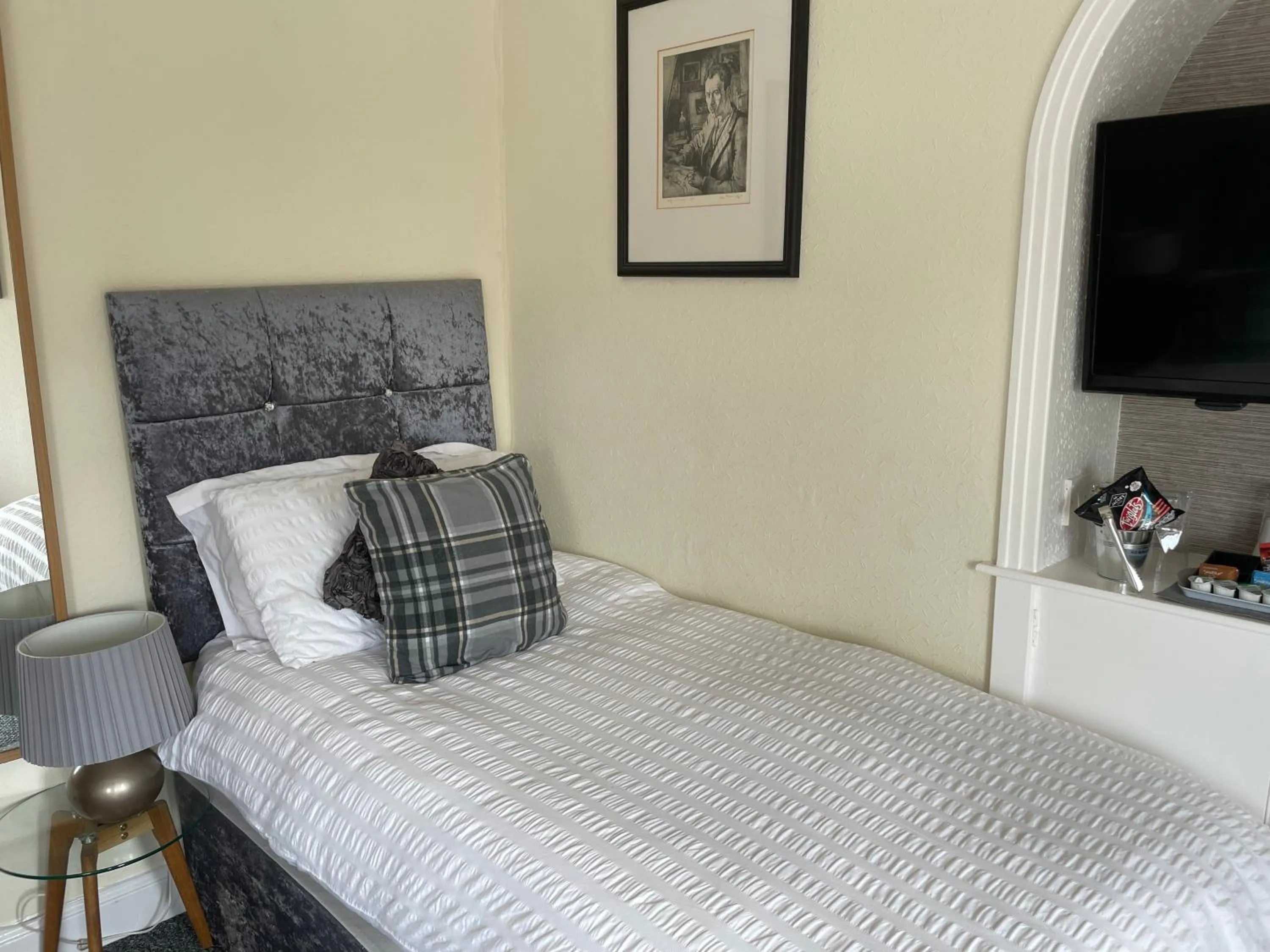 Bedroom, Bed in Beechwood Ensuite Guest House