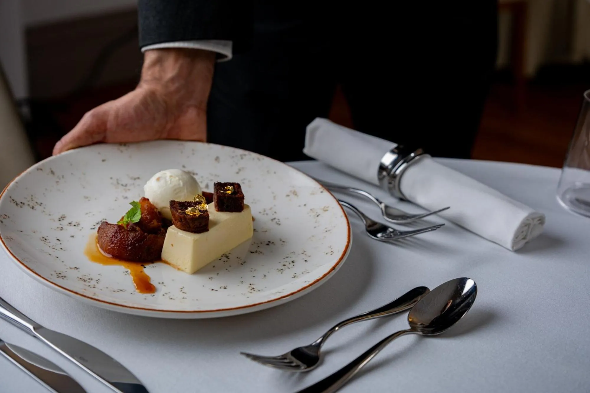 Food and drinks in Nunsmere Hall Hotel