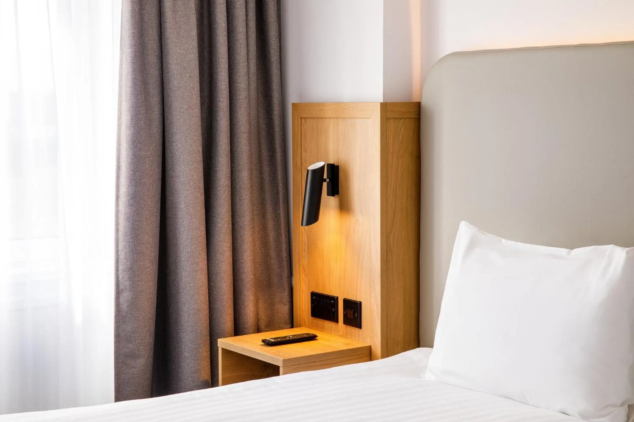 Photo of the whole room, Bed in Holiday Inn Basildon by IHG