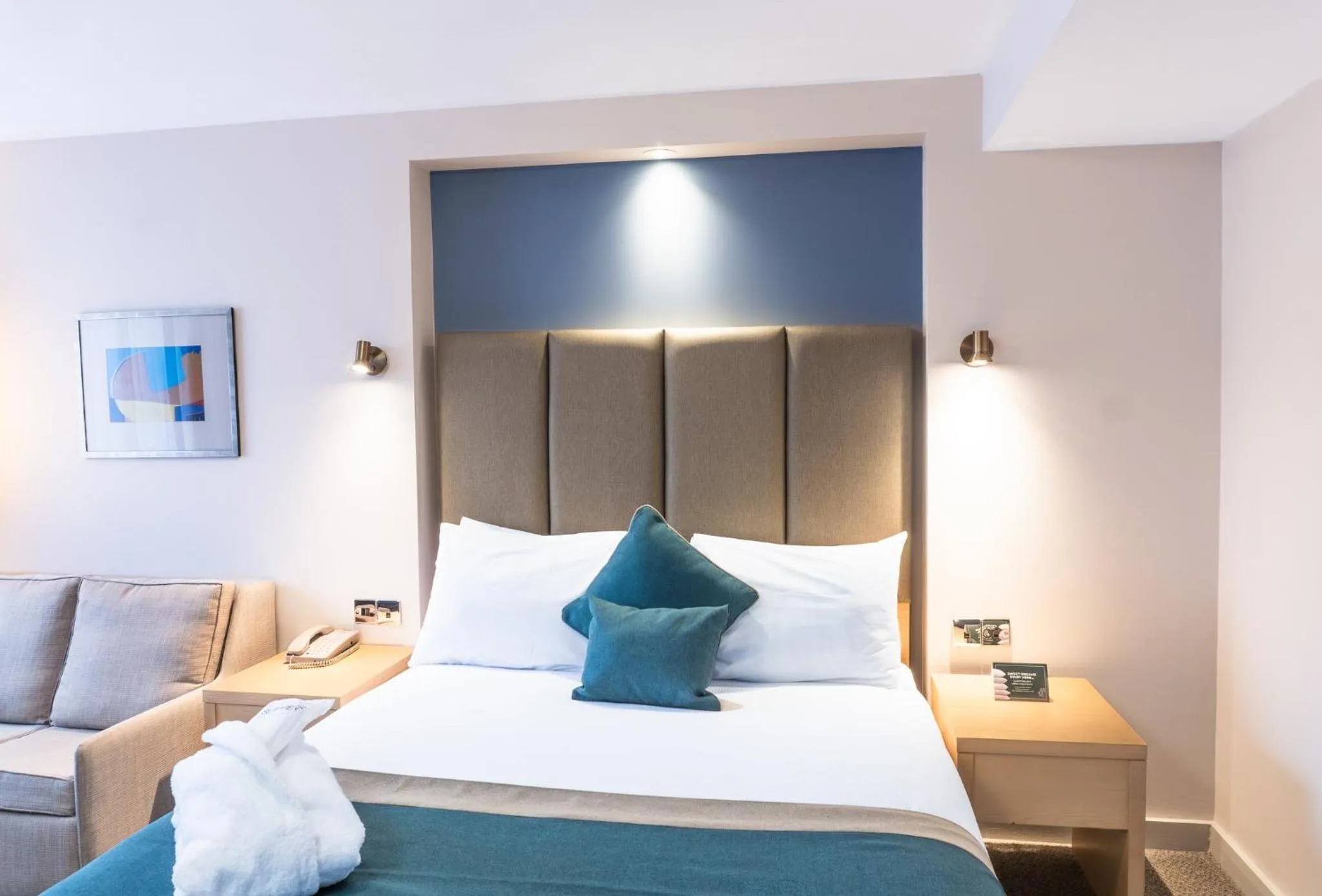 Photo of the whole room, Bed in Holiday Inn Maidstone-Sevenoaks by IHG