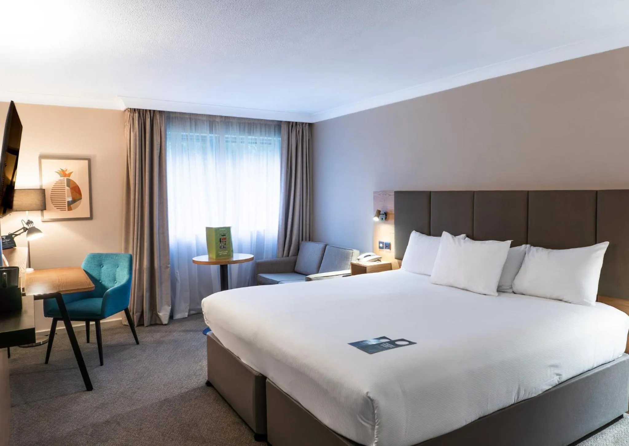 Photo of the whole room, Bed in Holiday Inn Maidstone-Sevenoaks by IHG