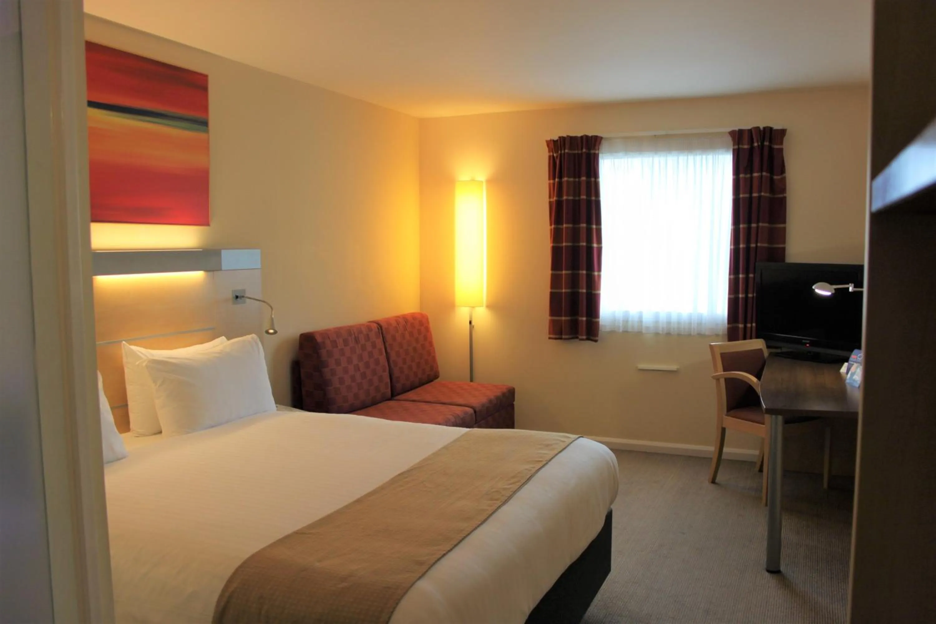 Photo of the whole room in Holiday Inn Express Cardiff Airport